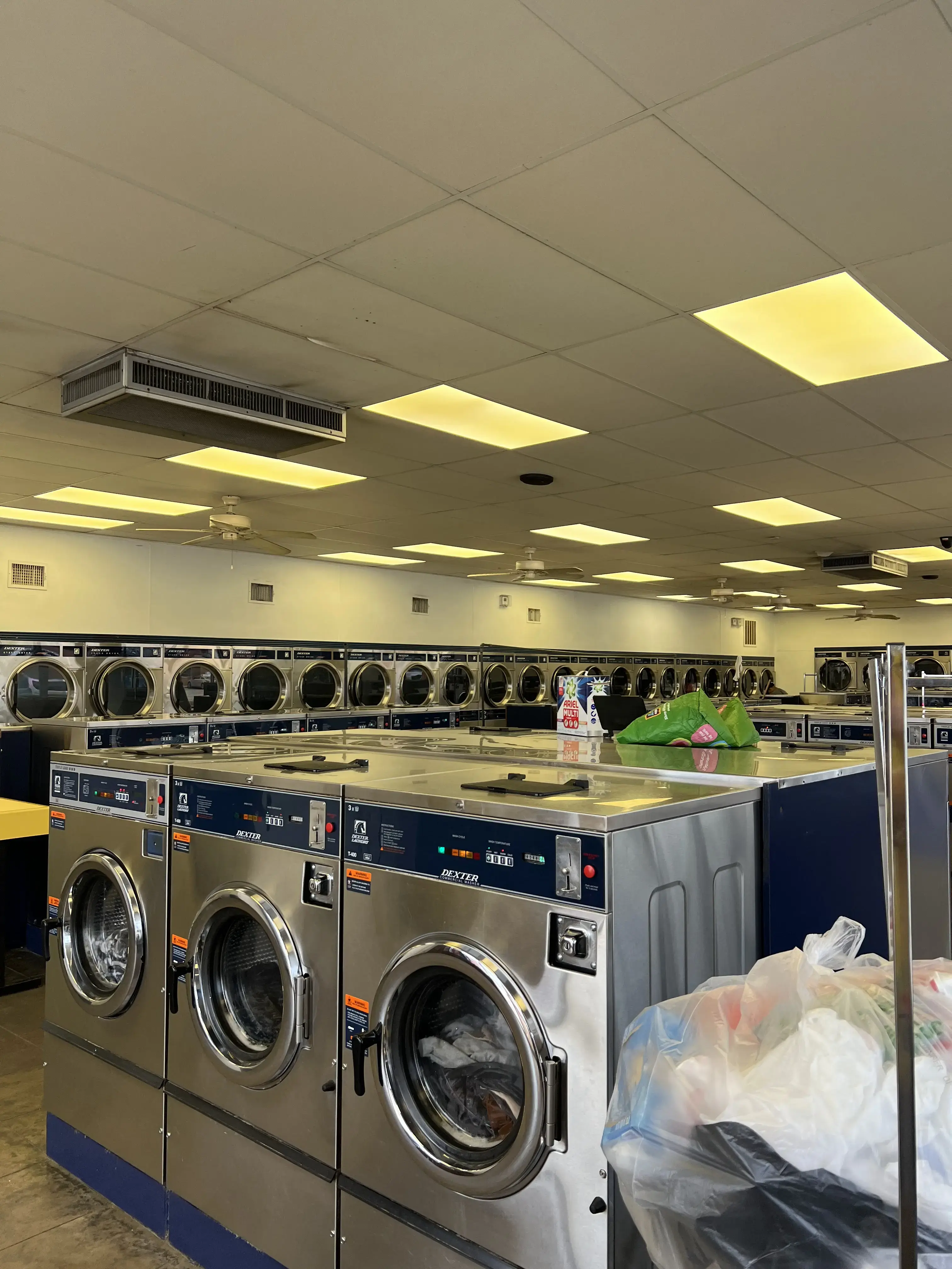 Scrubbies Wash USA Laundry - Jefferson Ave - Image 2