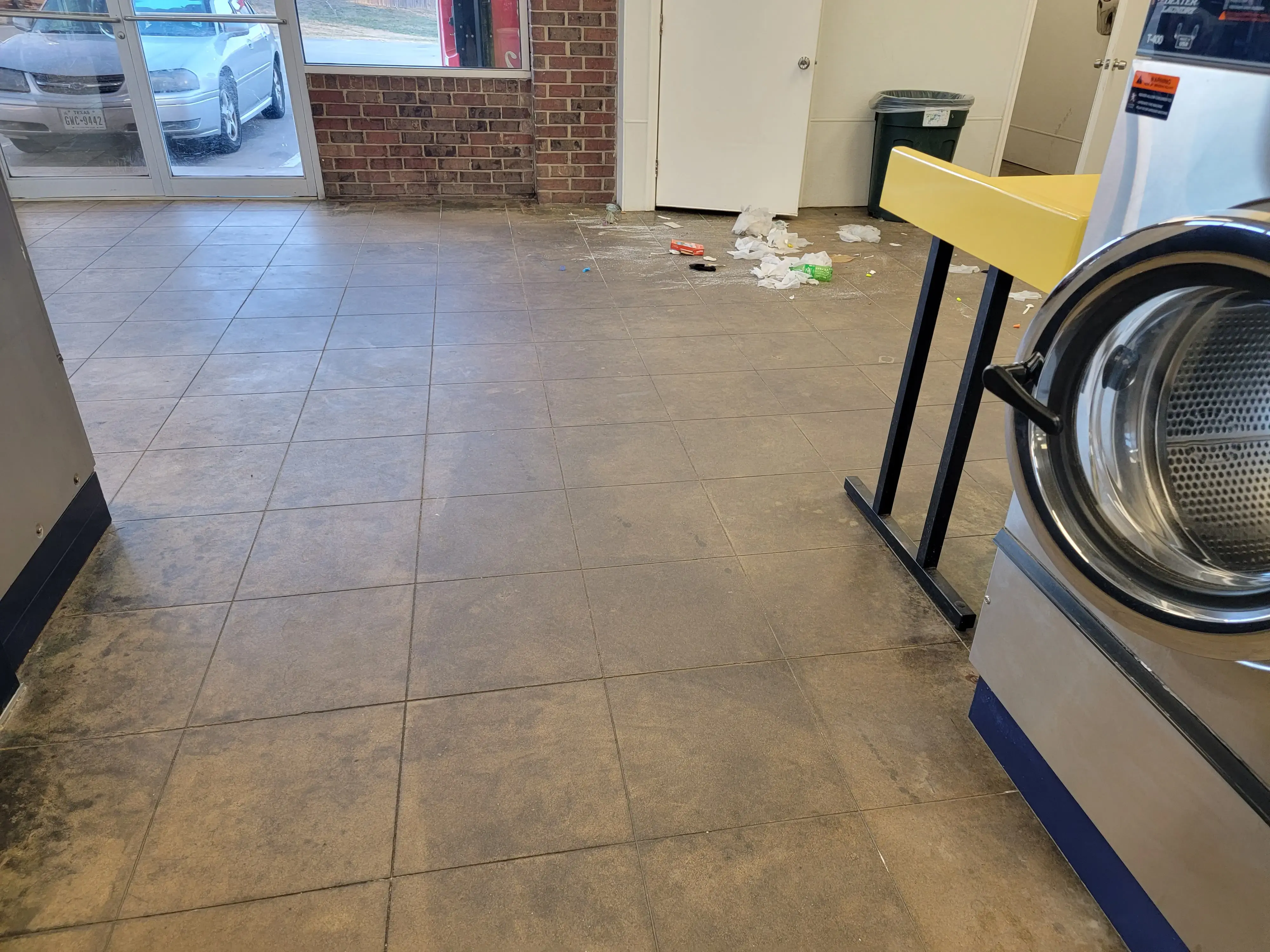 Scrubbies Wash USA Laundry - Jefferson Ave - Image 3