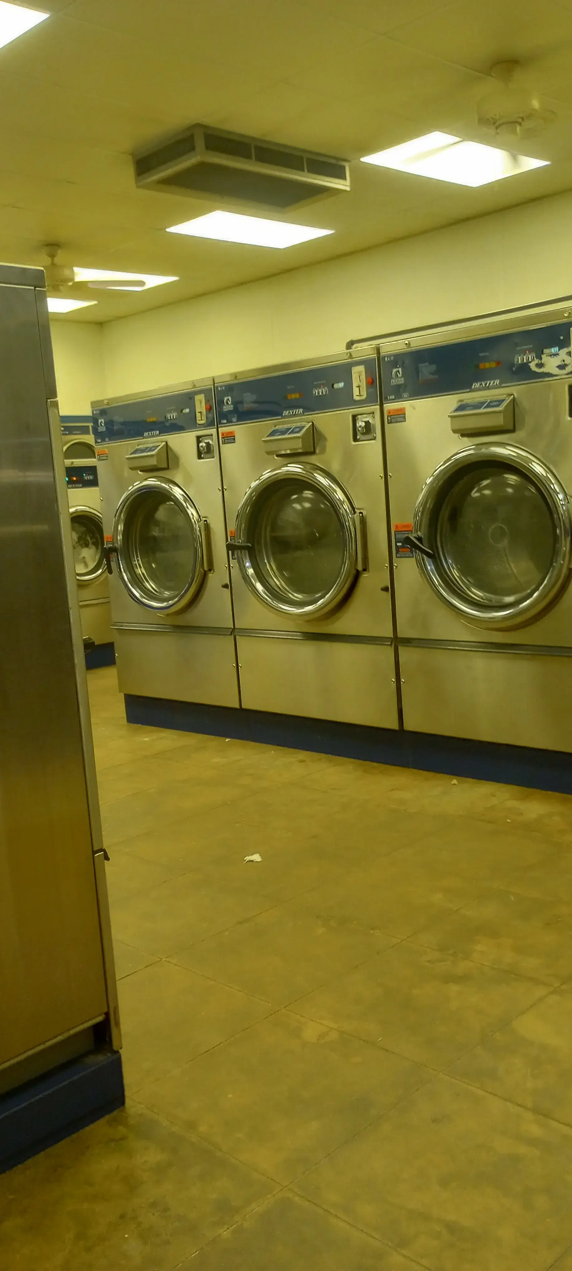 Scrubbies Wash USA Laundry - Jefferson Ave - Image 6