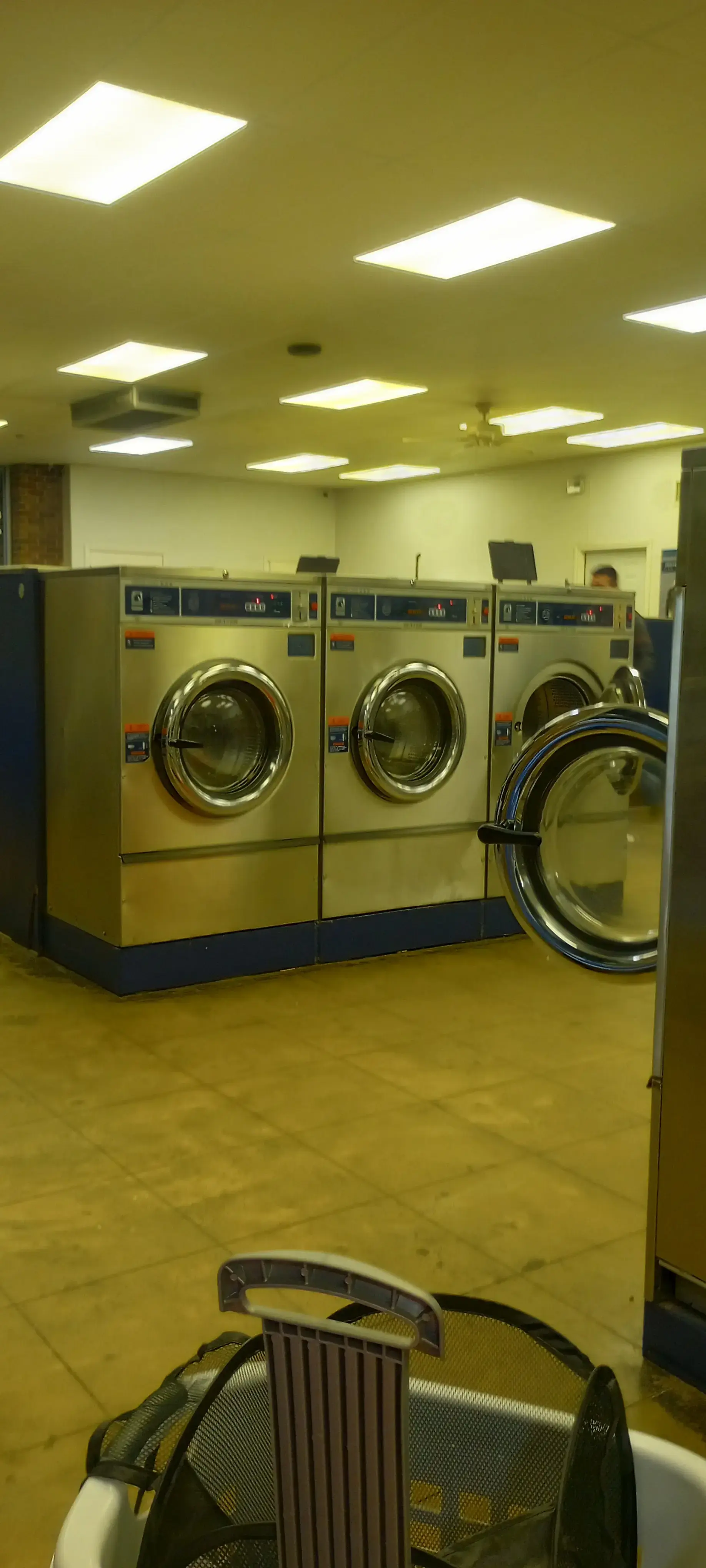 Scrubbies Wash USA Laundry - Jefferson Ave thumbnail 5