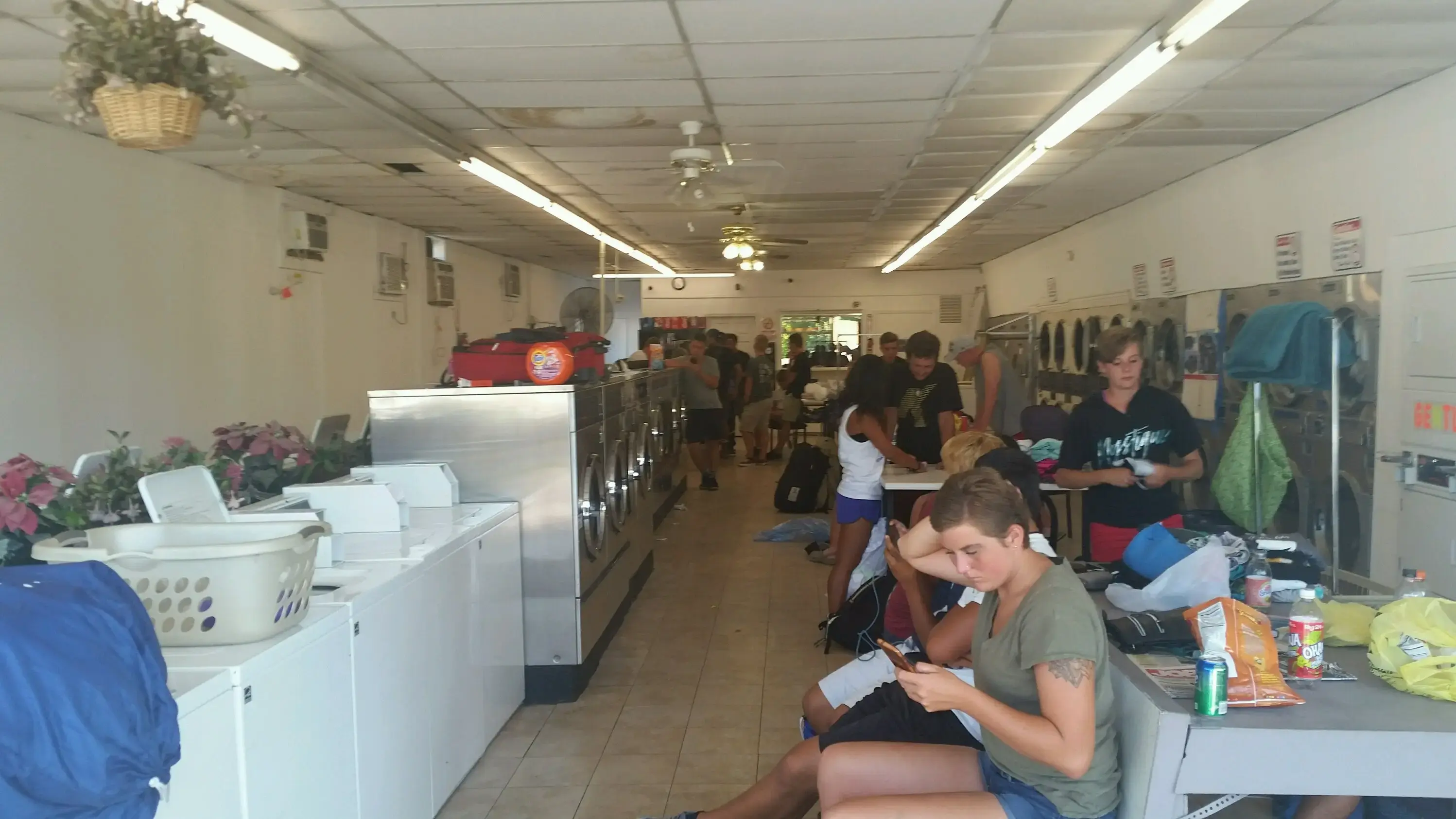 Scrubbing Bubbles Coin Laundry thumbnail 4