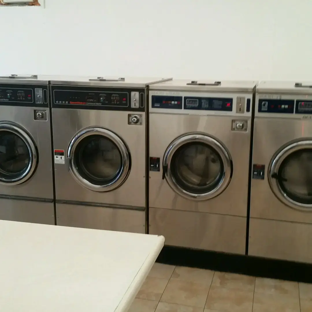 Scrubbing Bubbles Coin Laundry thumbnail 15