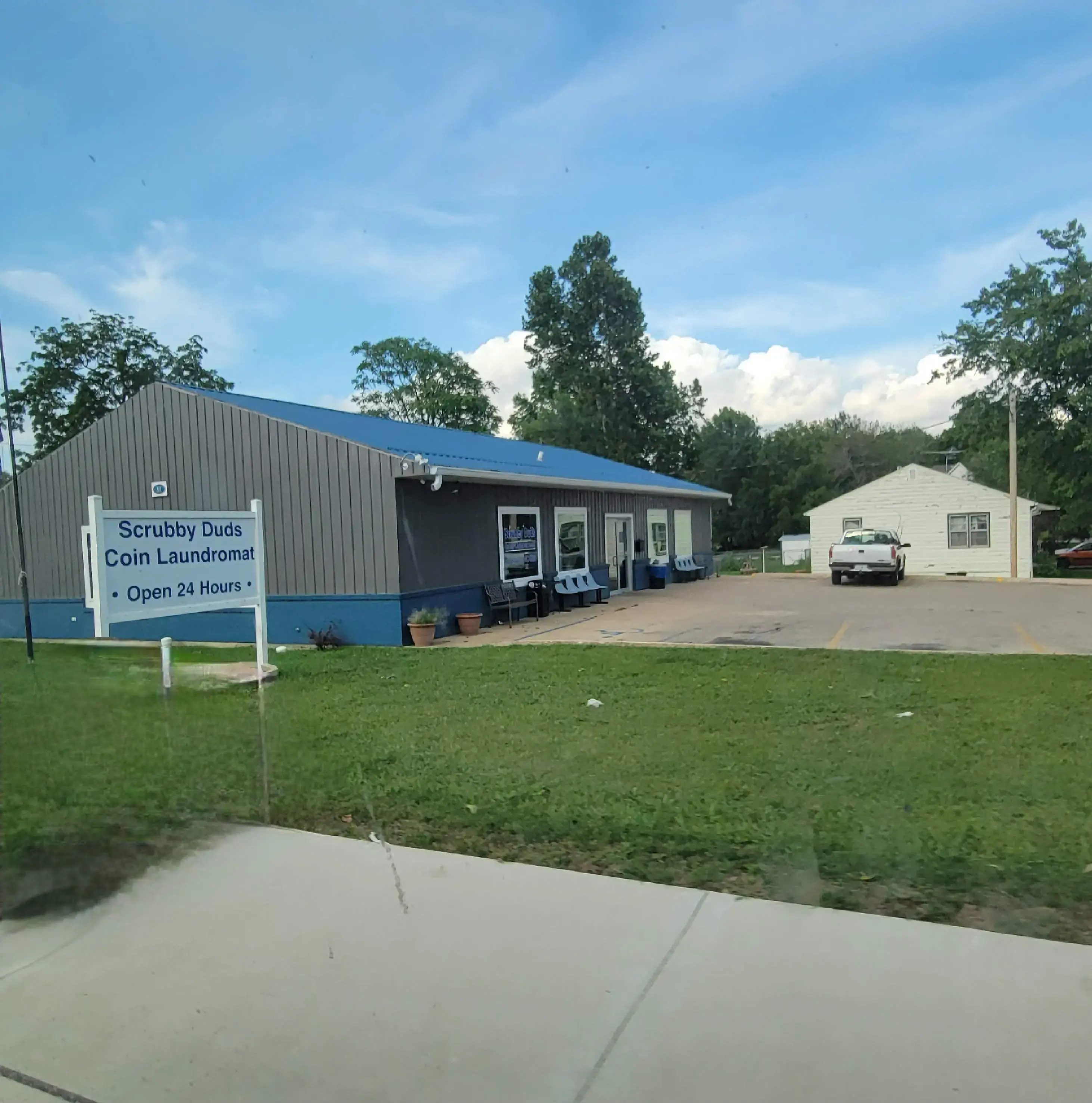 Scrubby Duds Laundry thumbnail 3