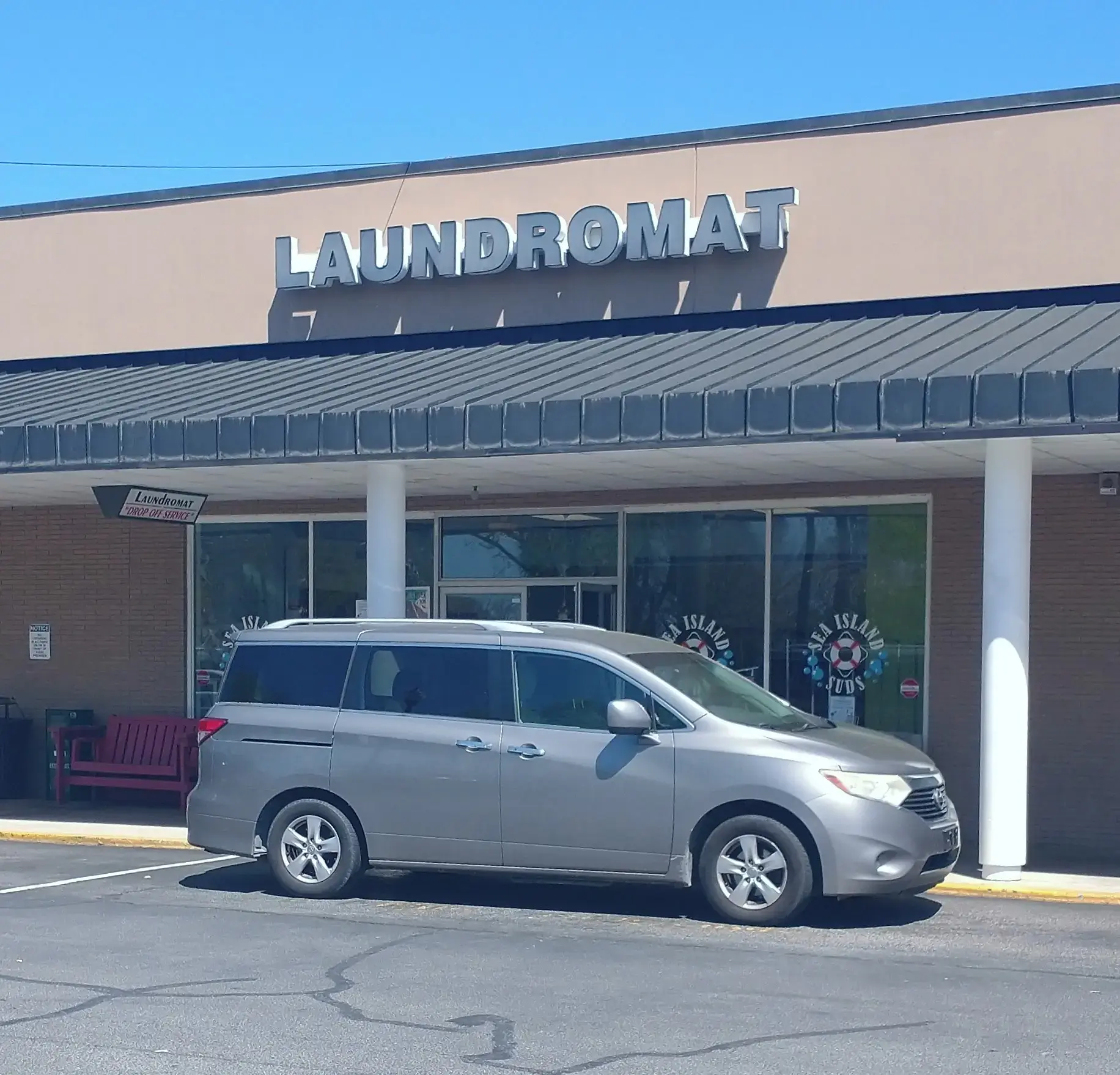 Sea Island Suds Laundromat - Image 13