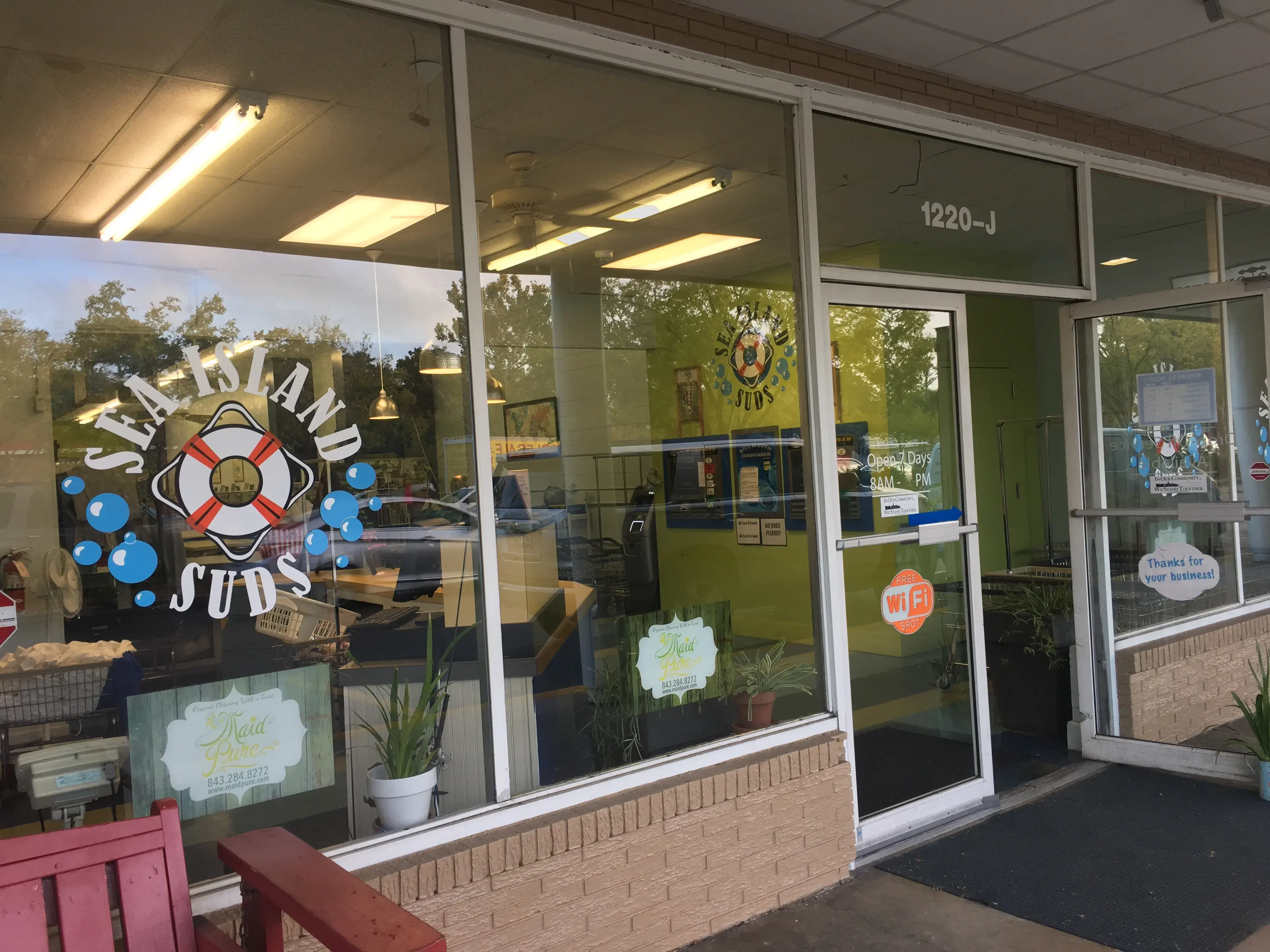 Sea Island Suds Laundromat thumbnail 12