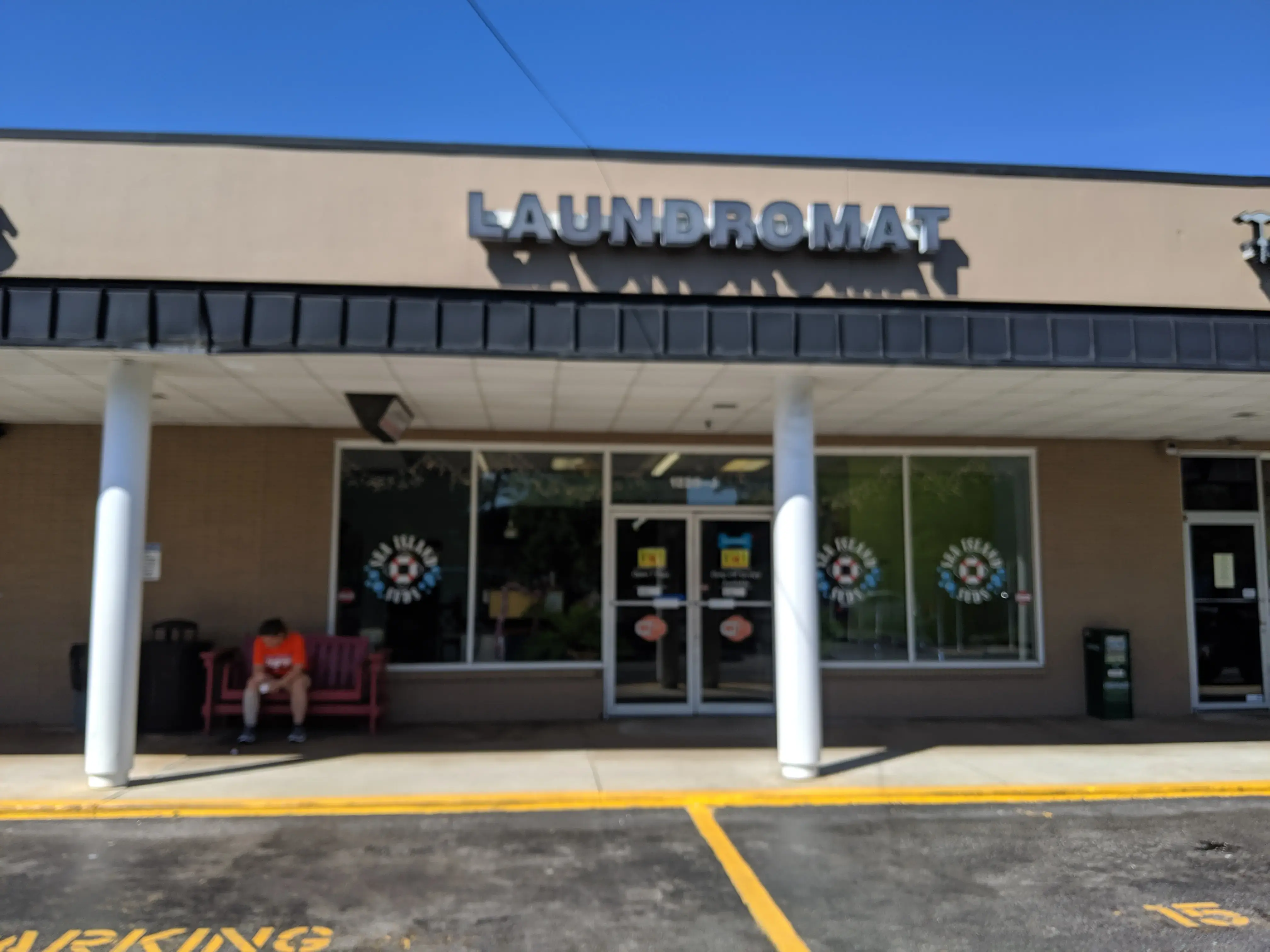 Sea Island Suds Laundromat thumbnail 16