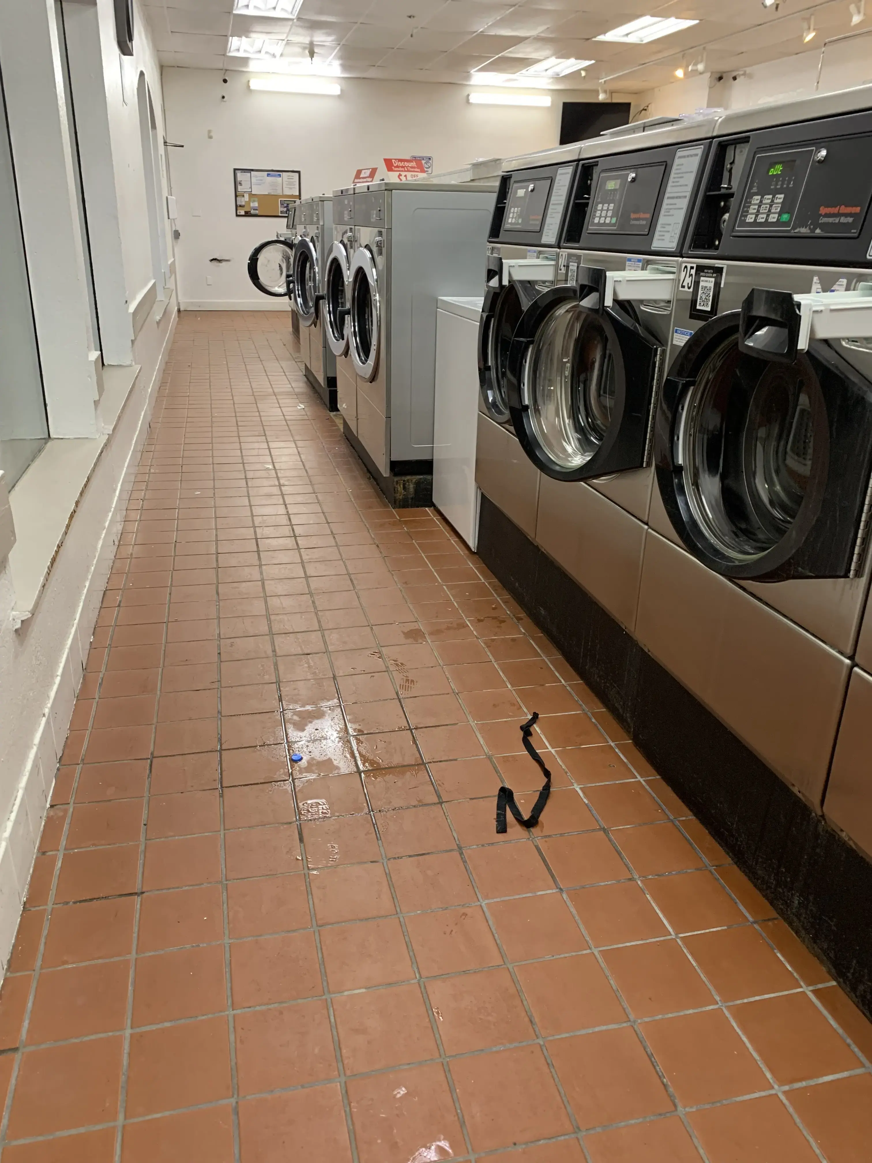 Seabreeze Laundry - Pacifica Laundromat - Image 15