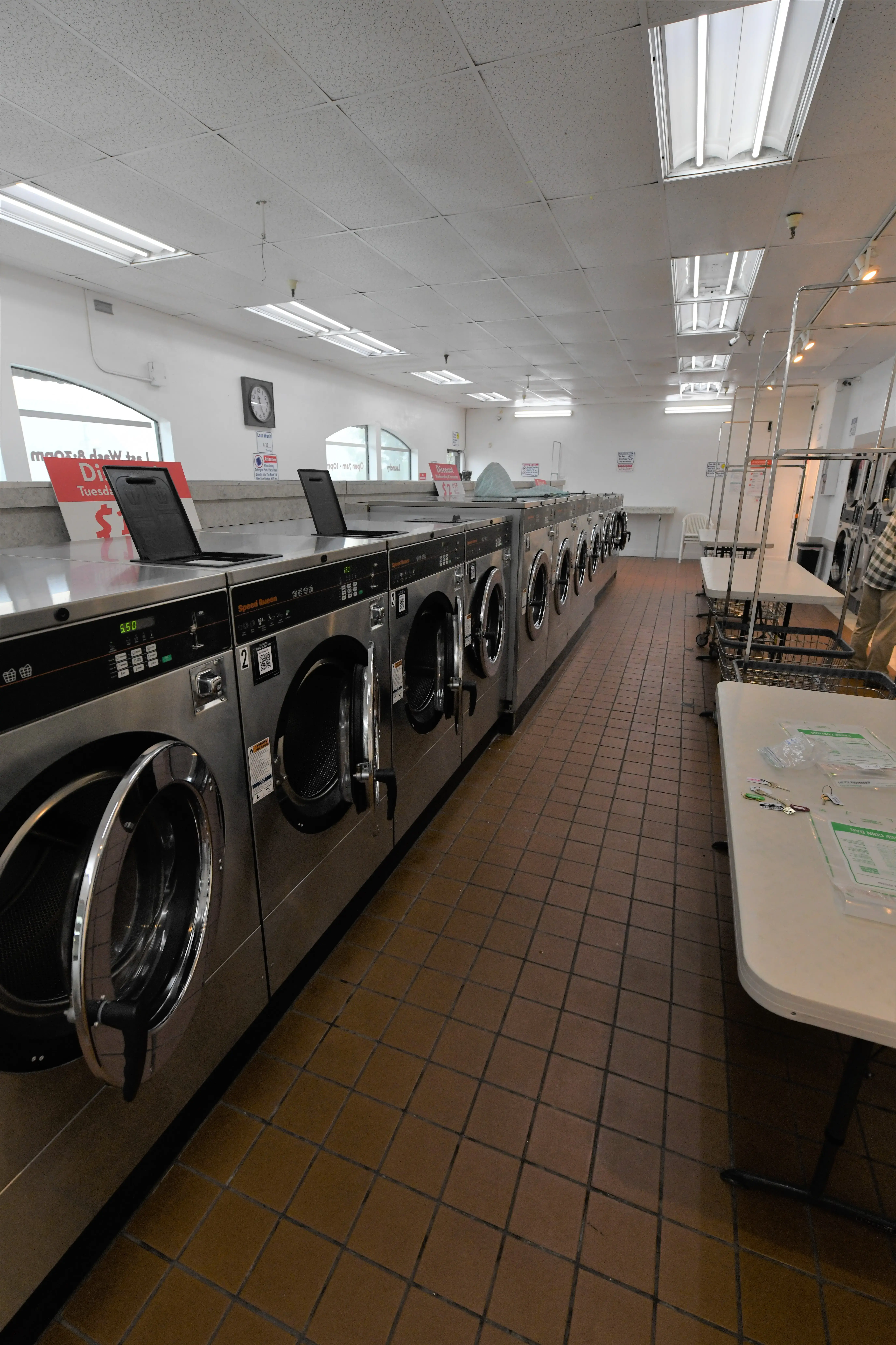Seabreeze Laundry - Pacifica Laundromat - Image 14