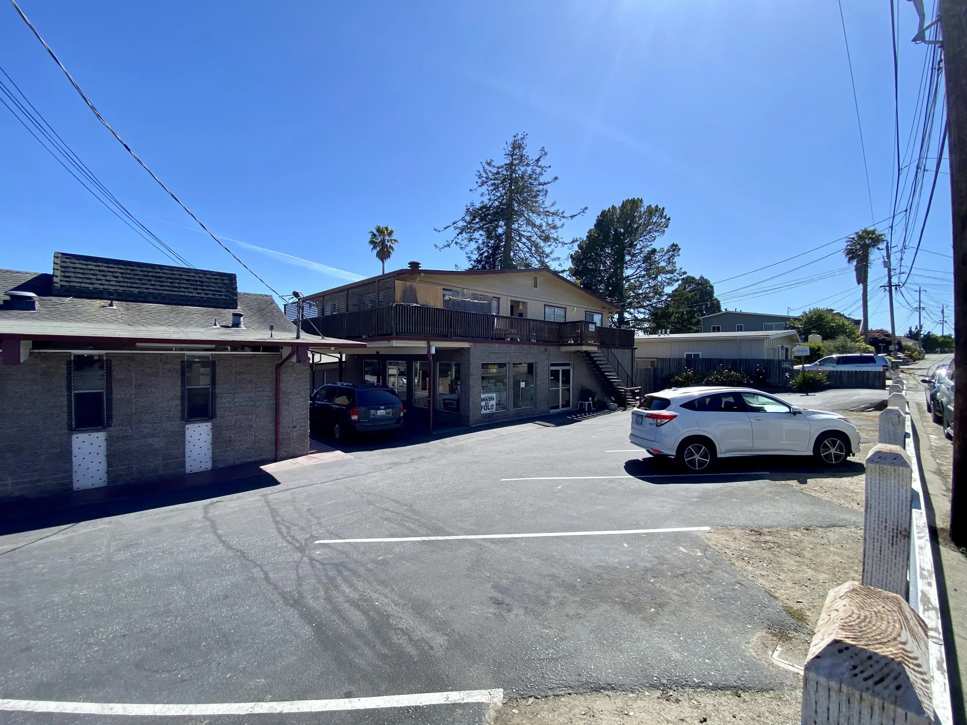 Seacliff Plaza Laundromat - Image 3