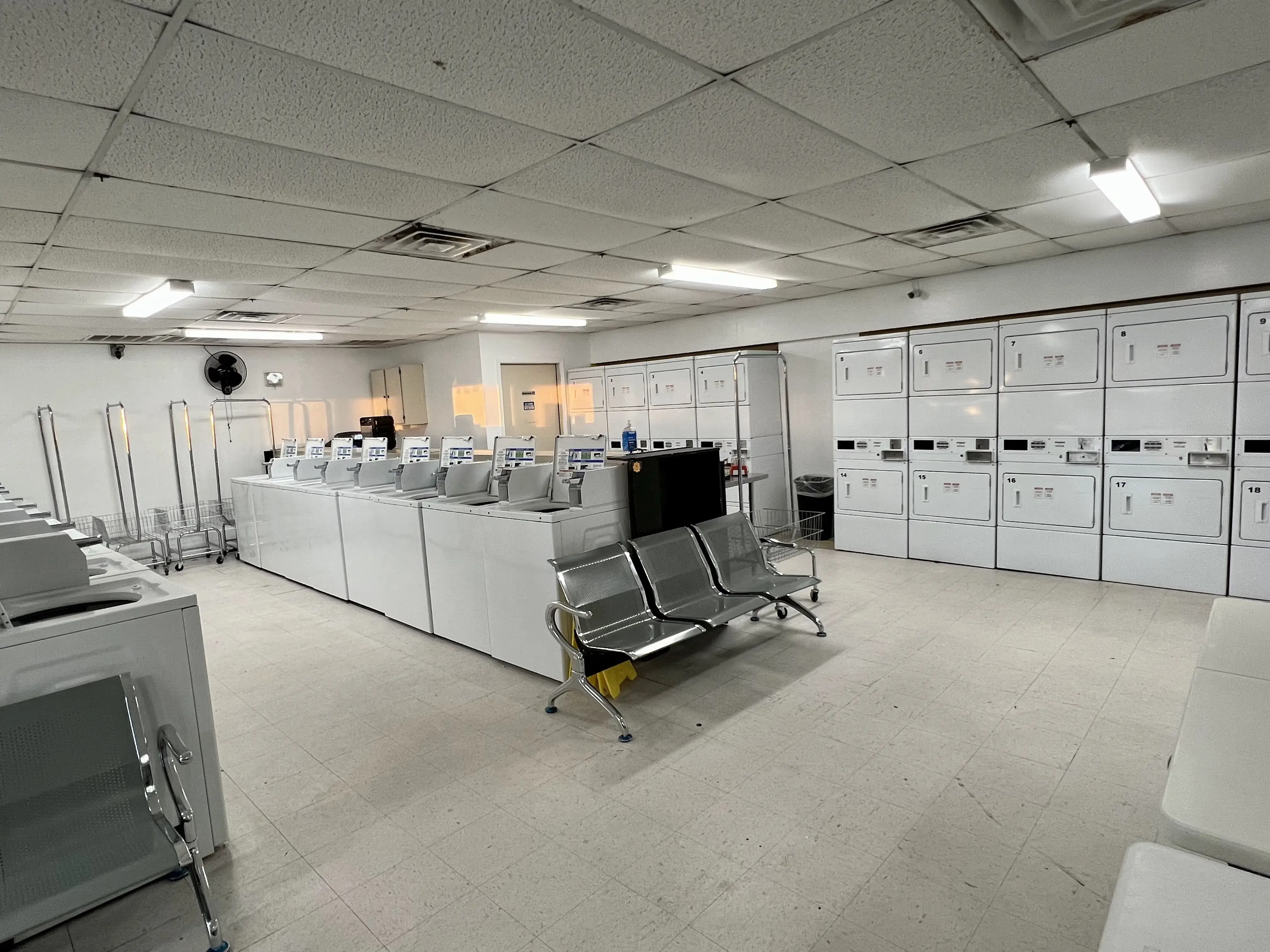 Sealy Laundromat - Image 12