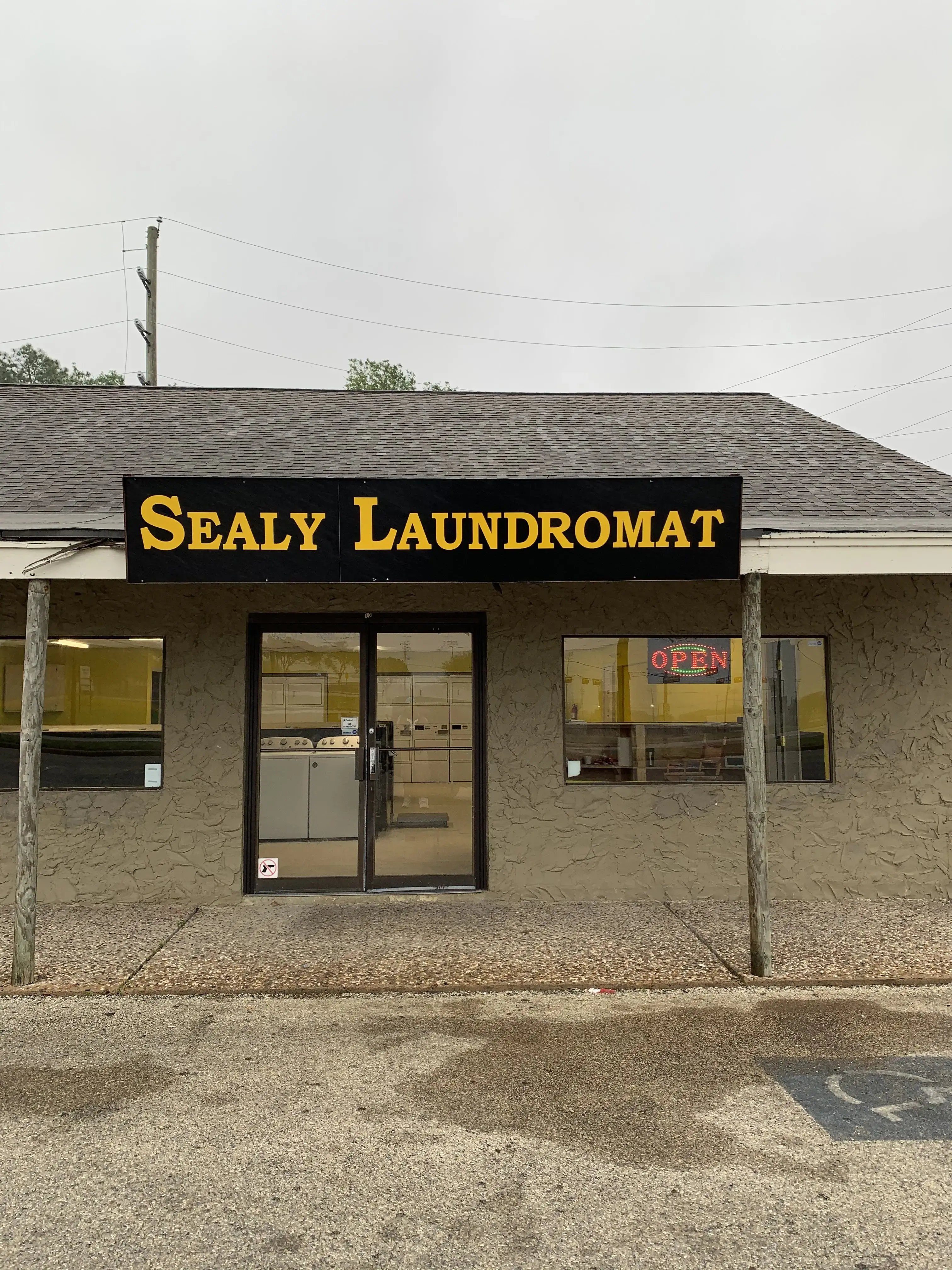 Sealy Laundromat - Image 3