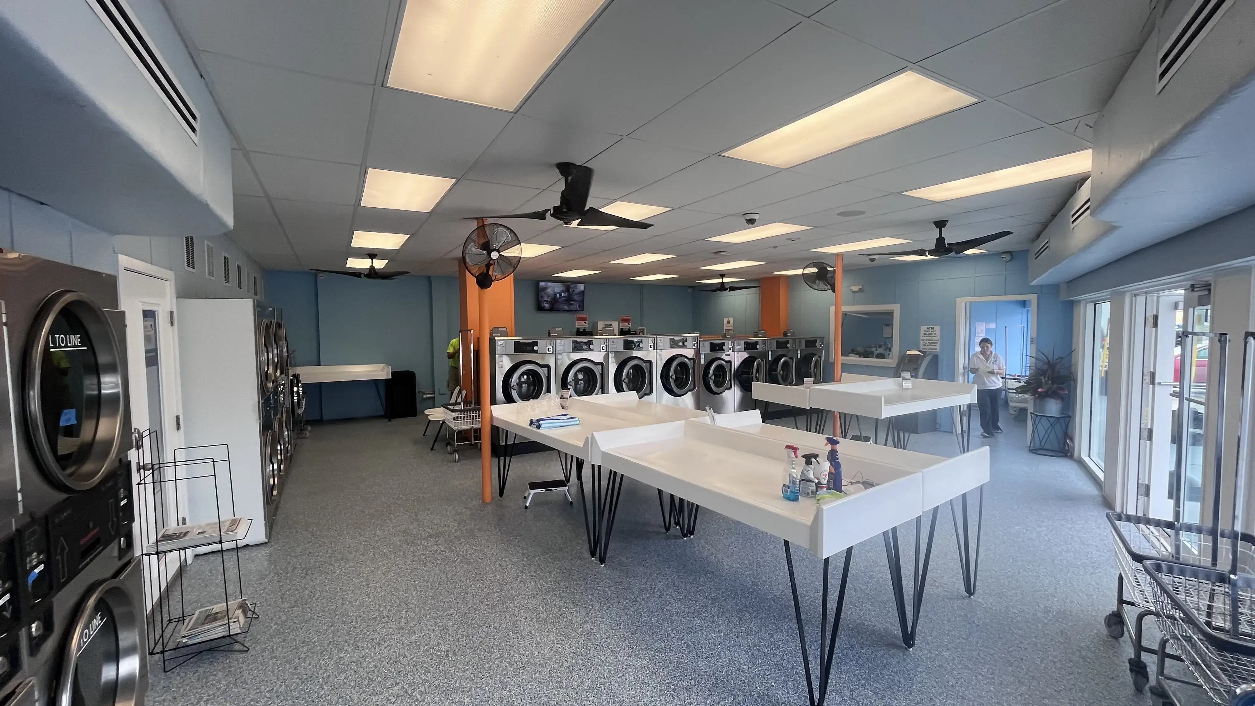 Seaside Laundromat thumbnail 13