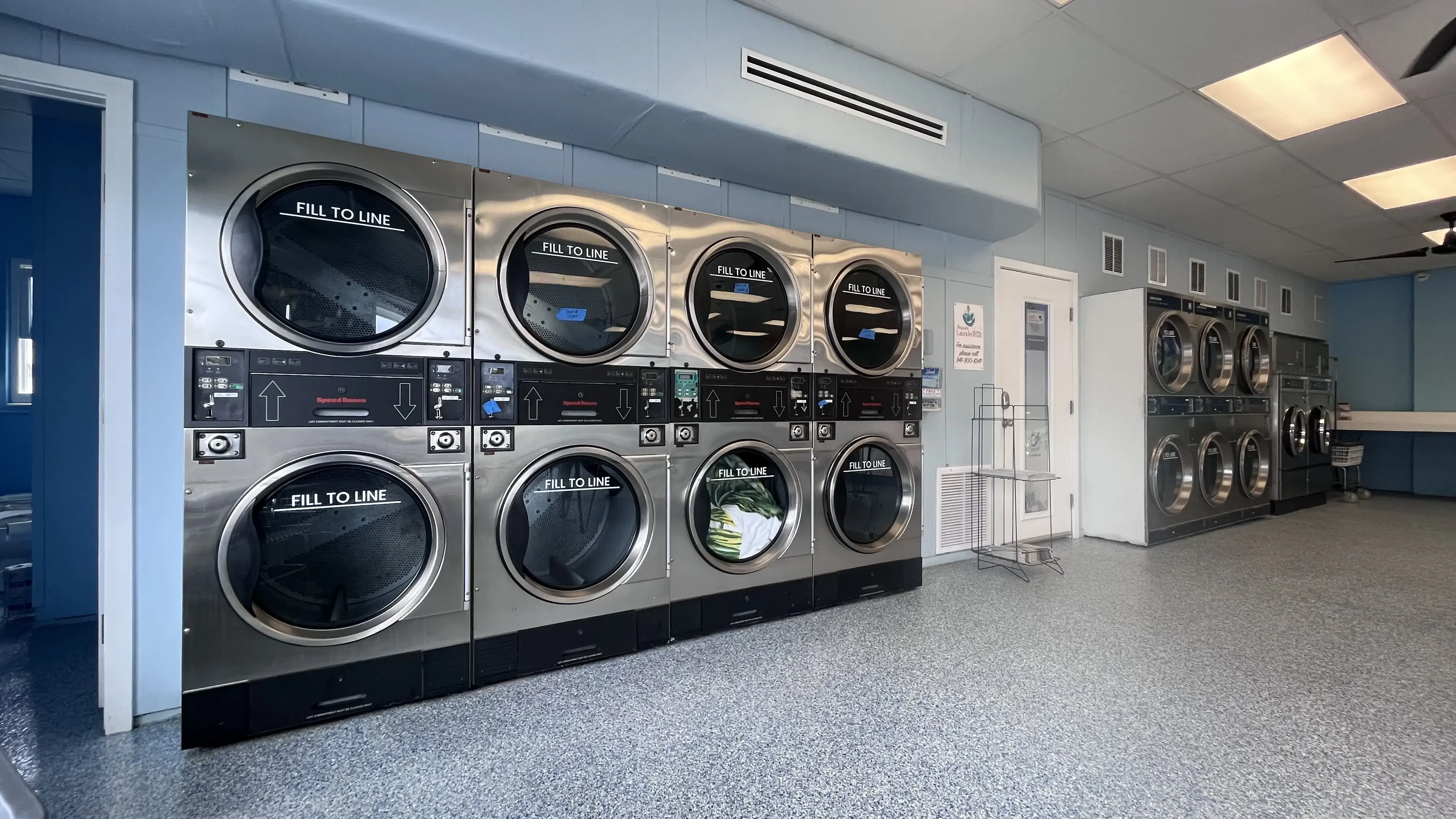 Seaside Laundromat thumbnail 10