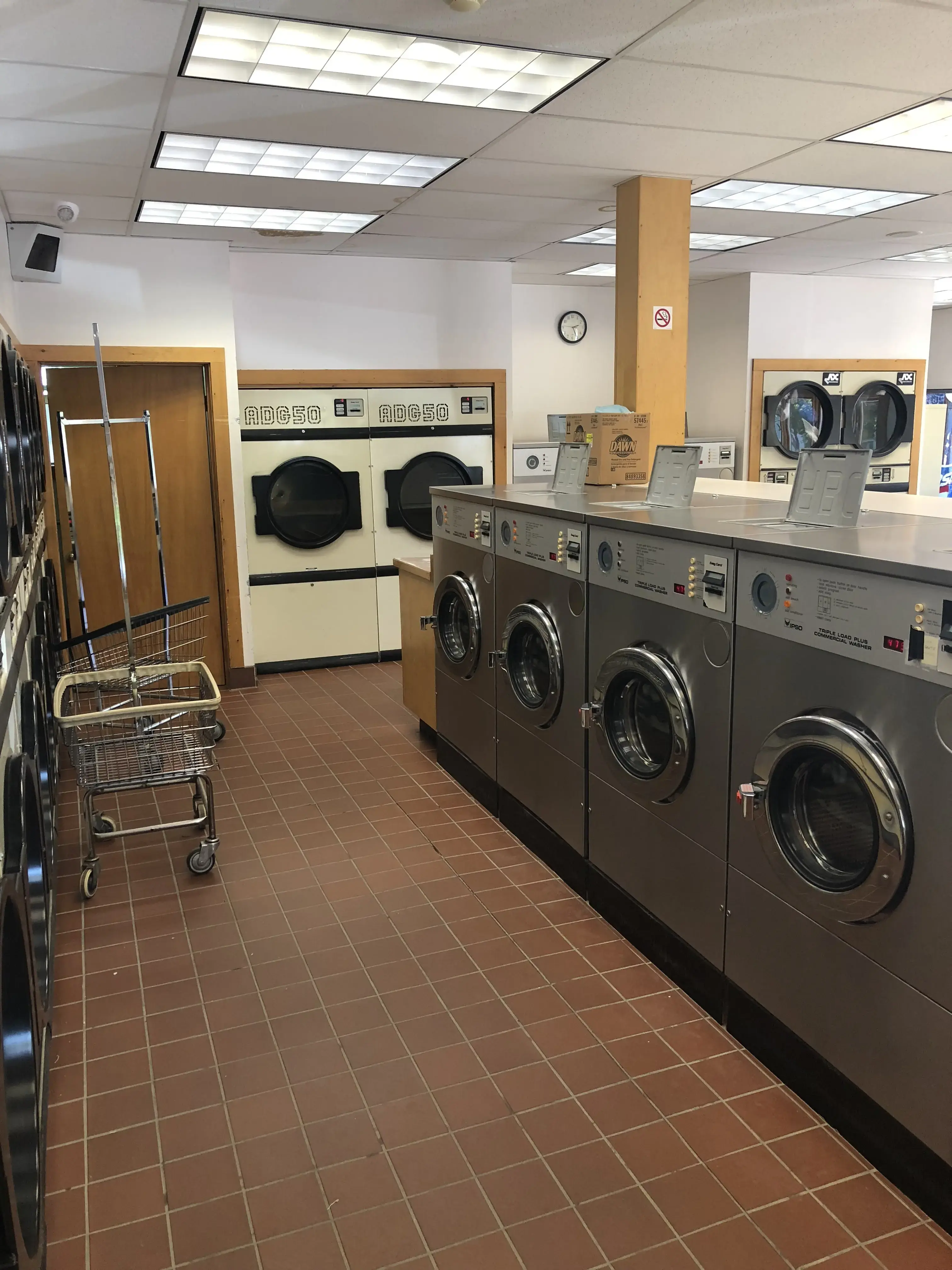 Seavey Street Laundromat - Image 15