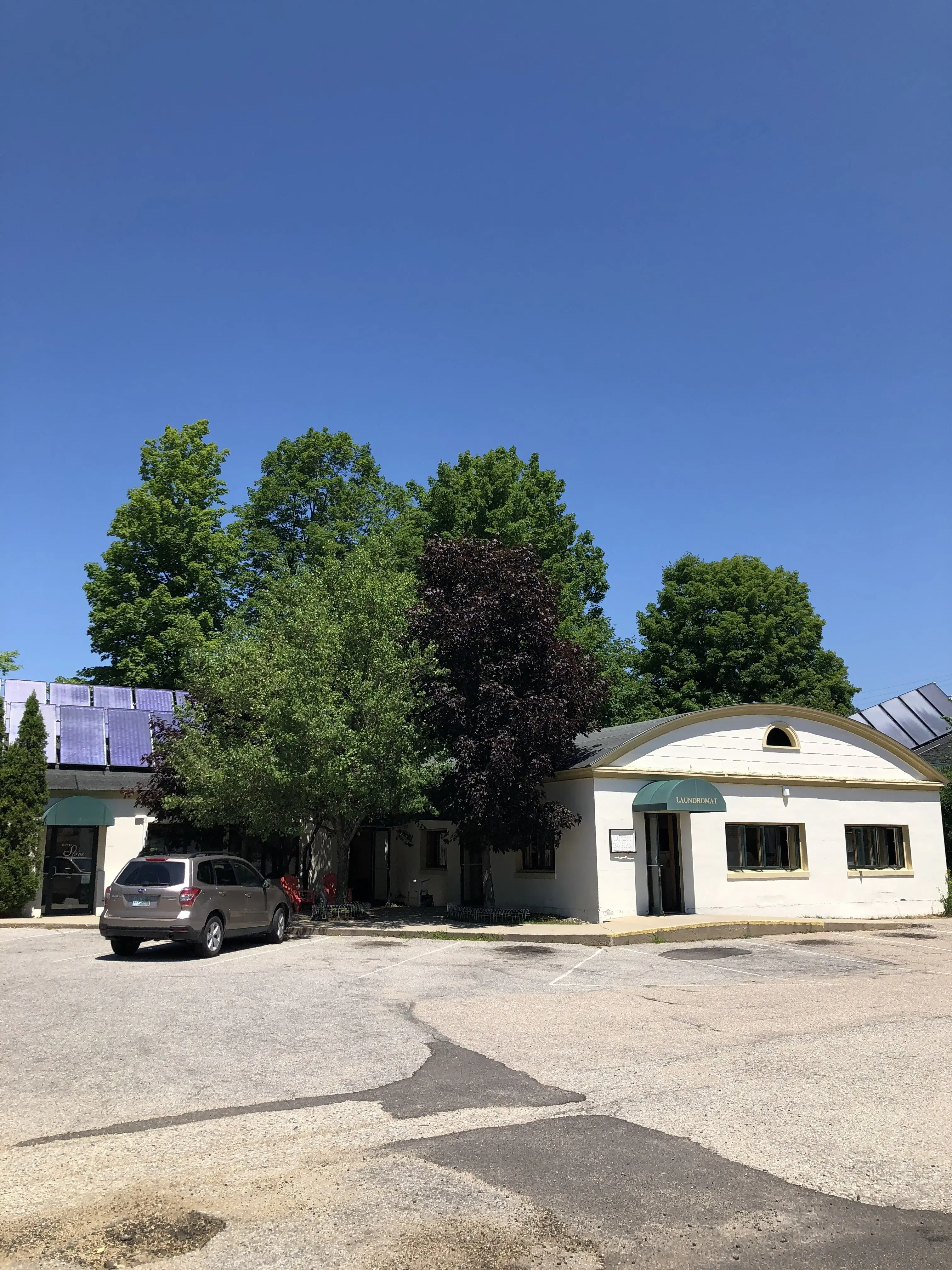 Seavey Street Laundromat thumbnail 2