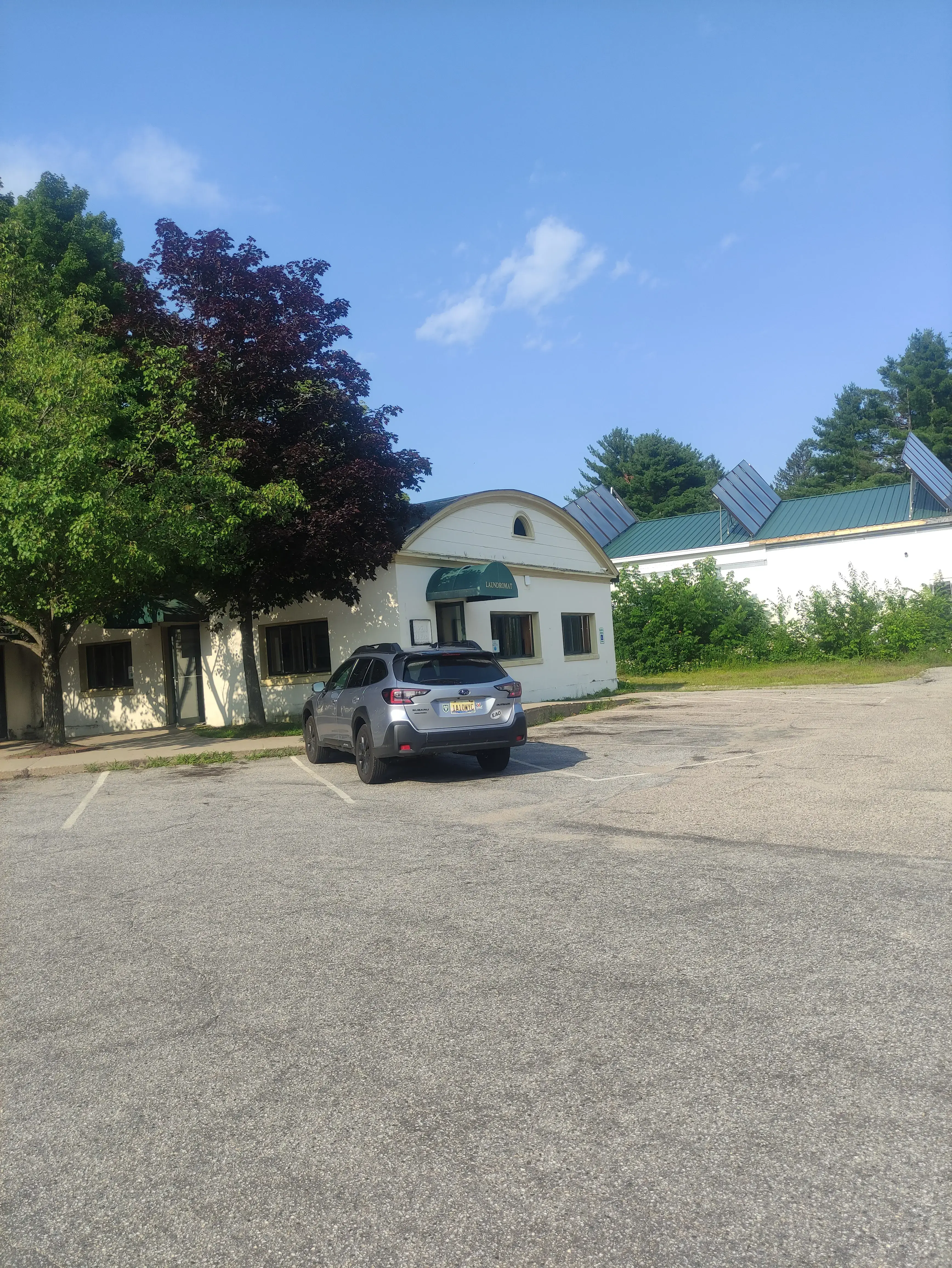 Seavey Street Laundromat thumbnail 9