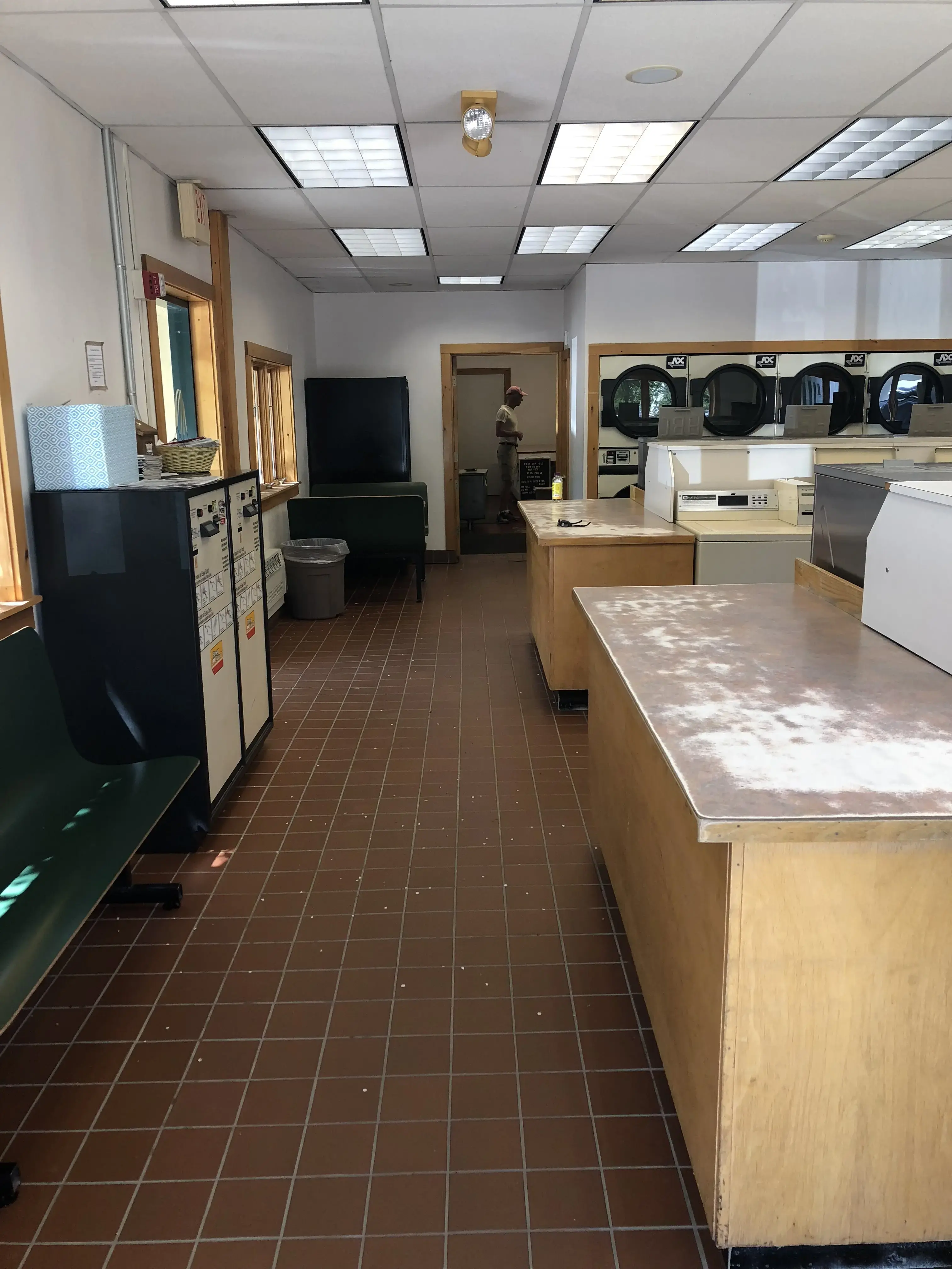 Seavey Street Laundromat thumbnail 14