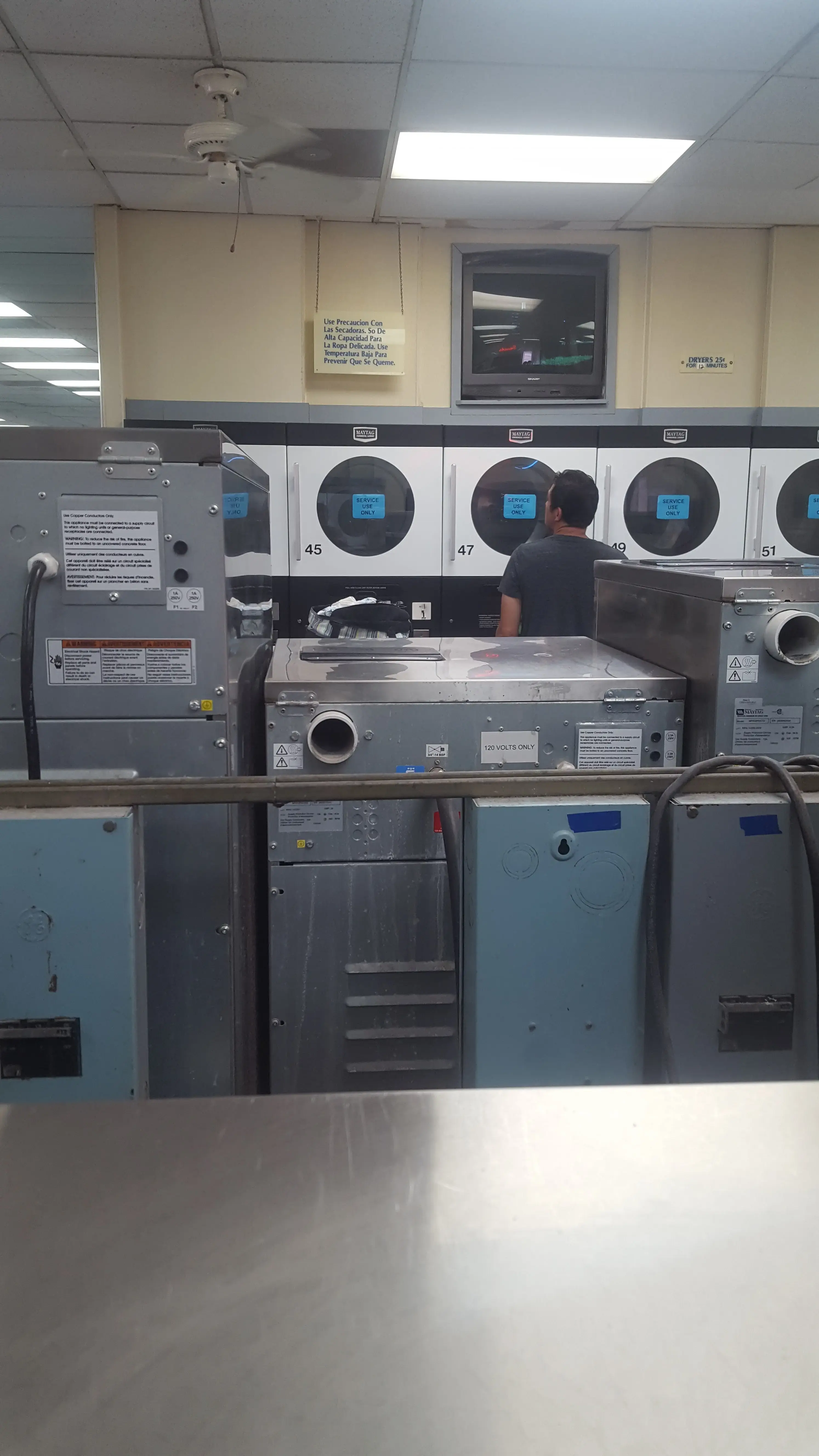 Second Avenue Laundromat - Image 11