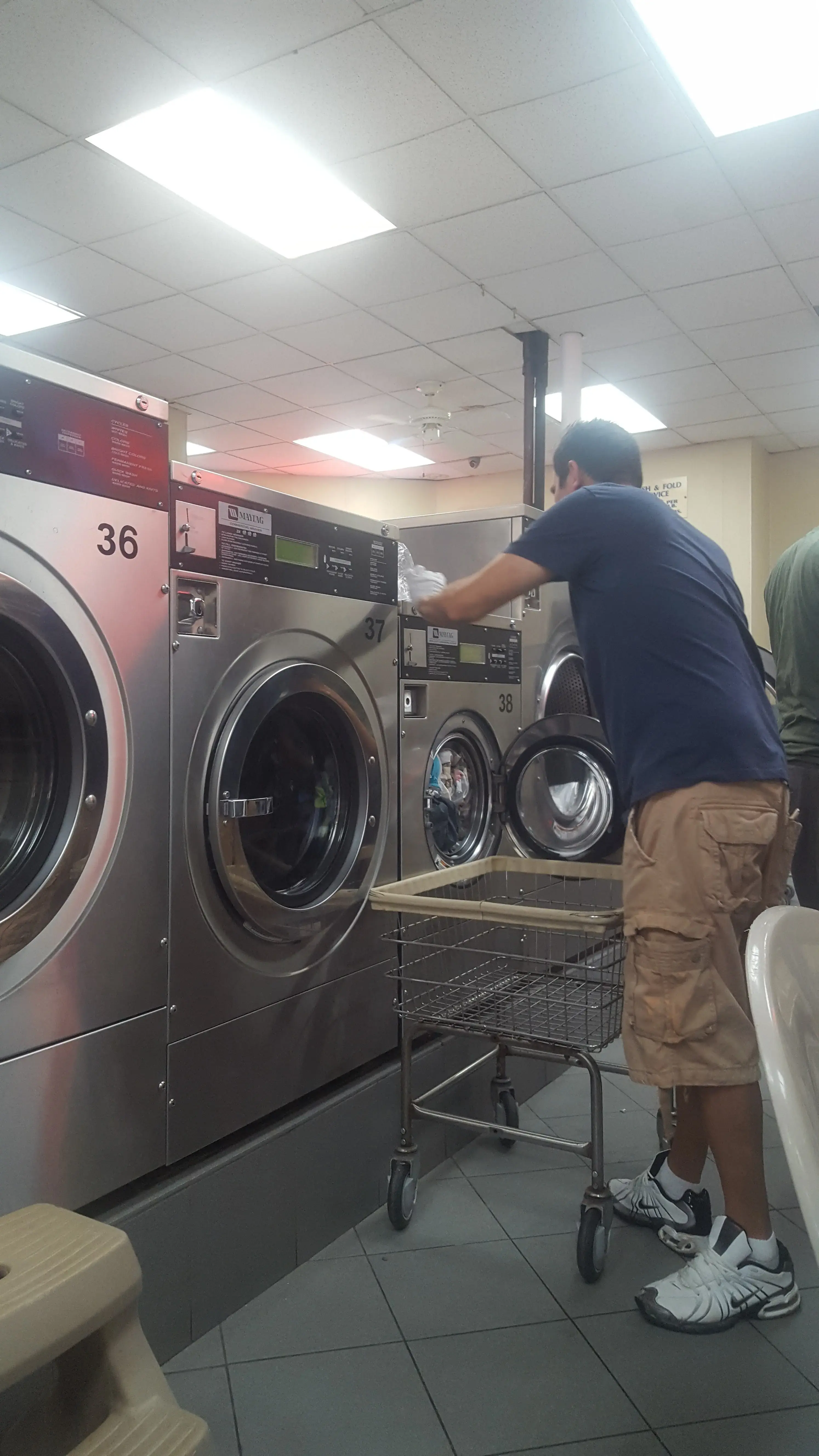 Second Avenue Laundromat thumbnail 13