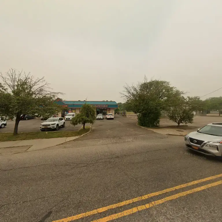 Second Avenue Laundromat - Image 14
