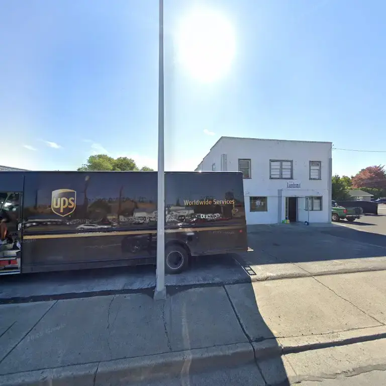 Selah Dry Cleaners & Laundry - Image 15