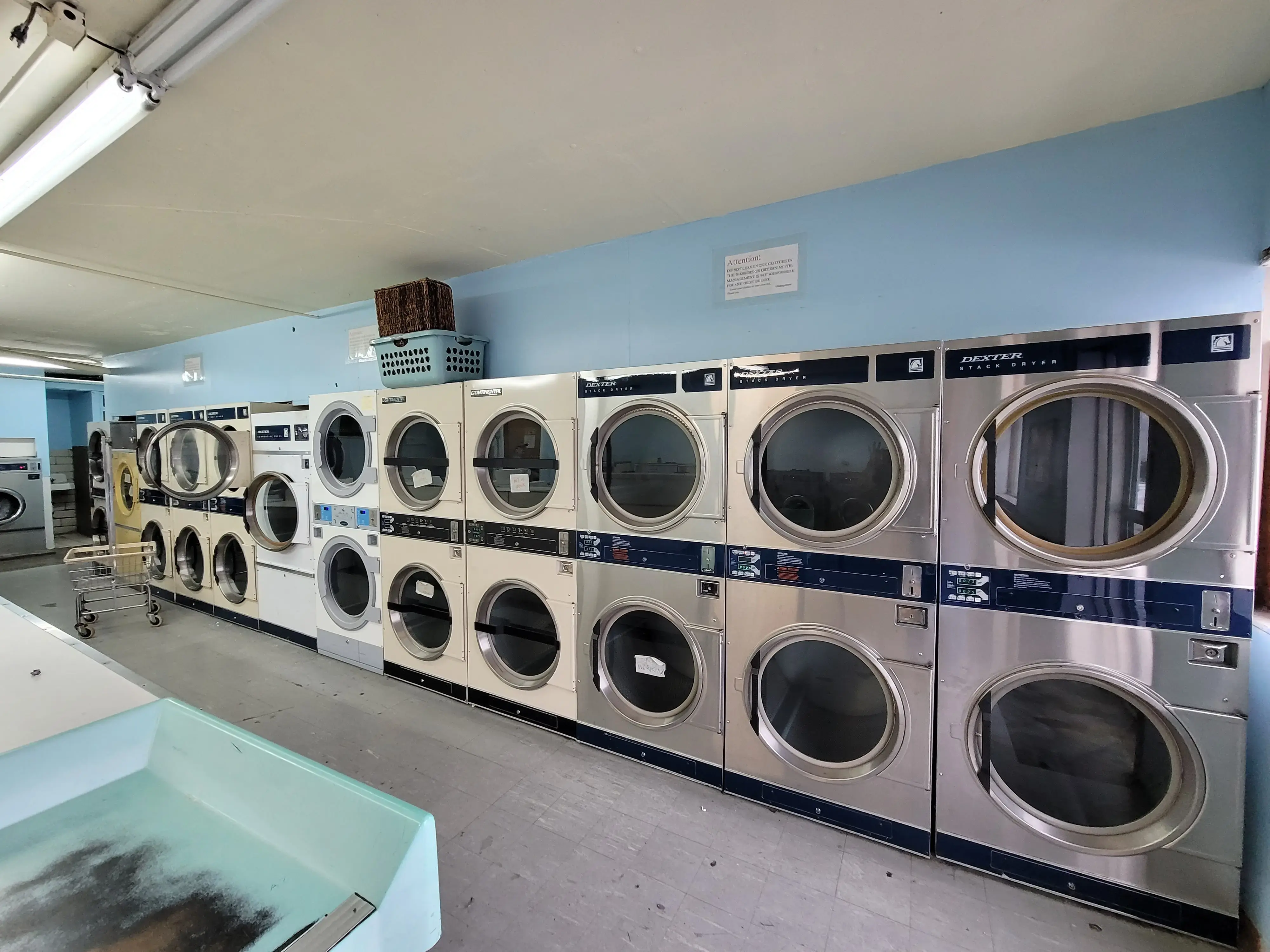 Selah Dry Cleaners & Laundry - Image 12