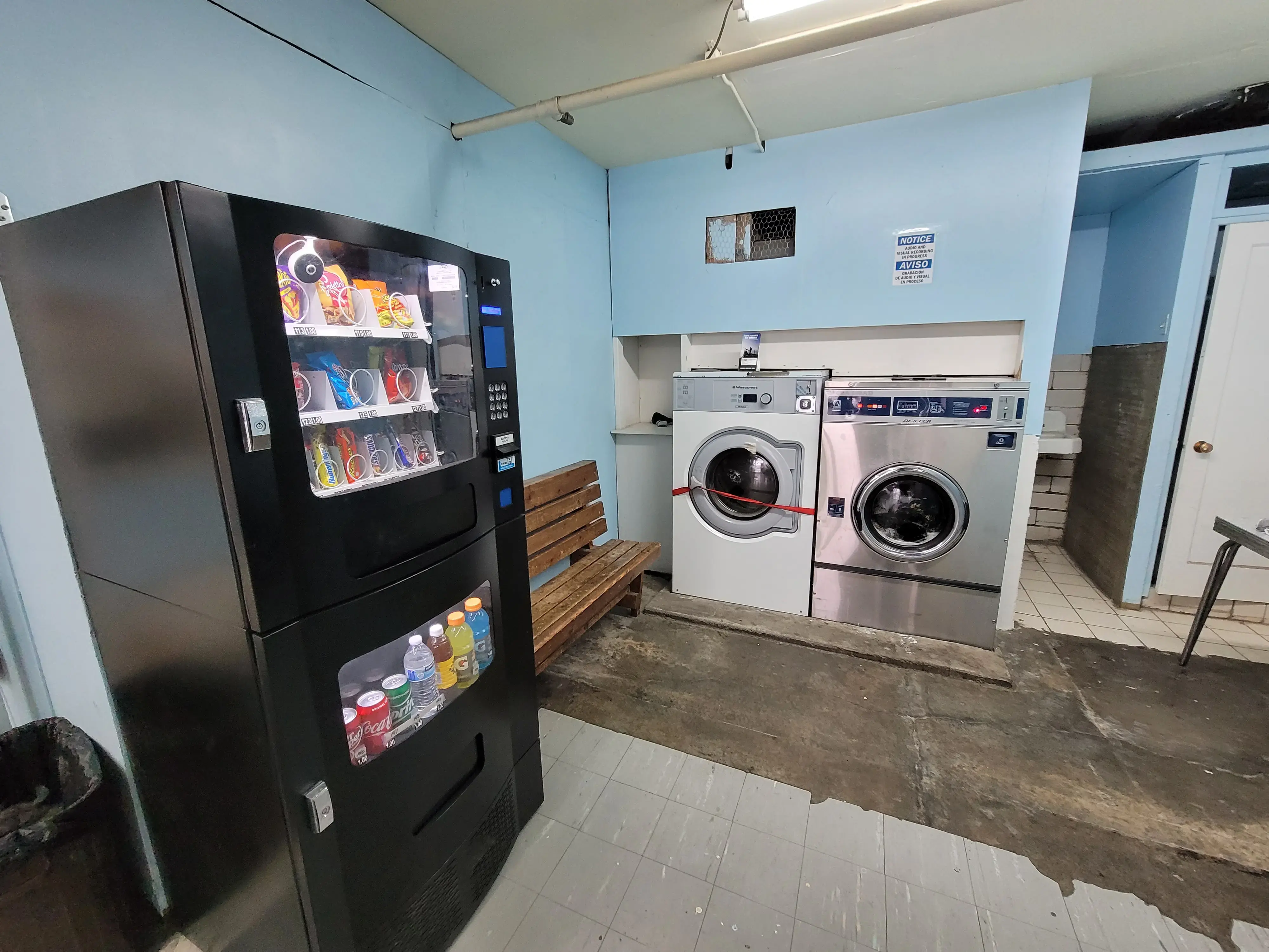 Selah Dry Cleaners & Laundry - Image 14