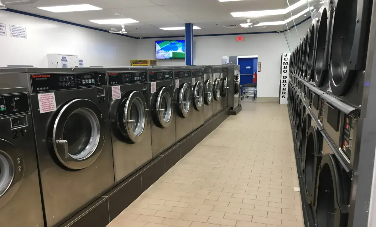 Selden Laundromat thumbnail 3