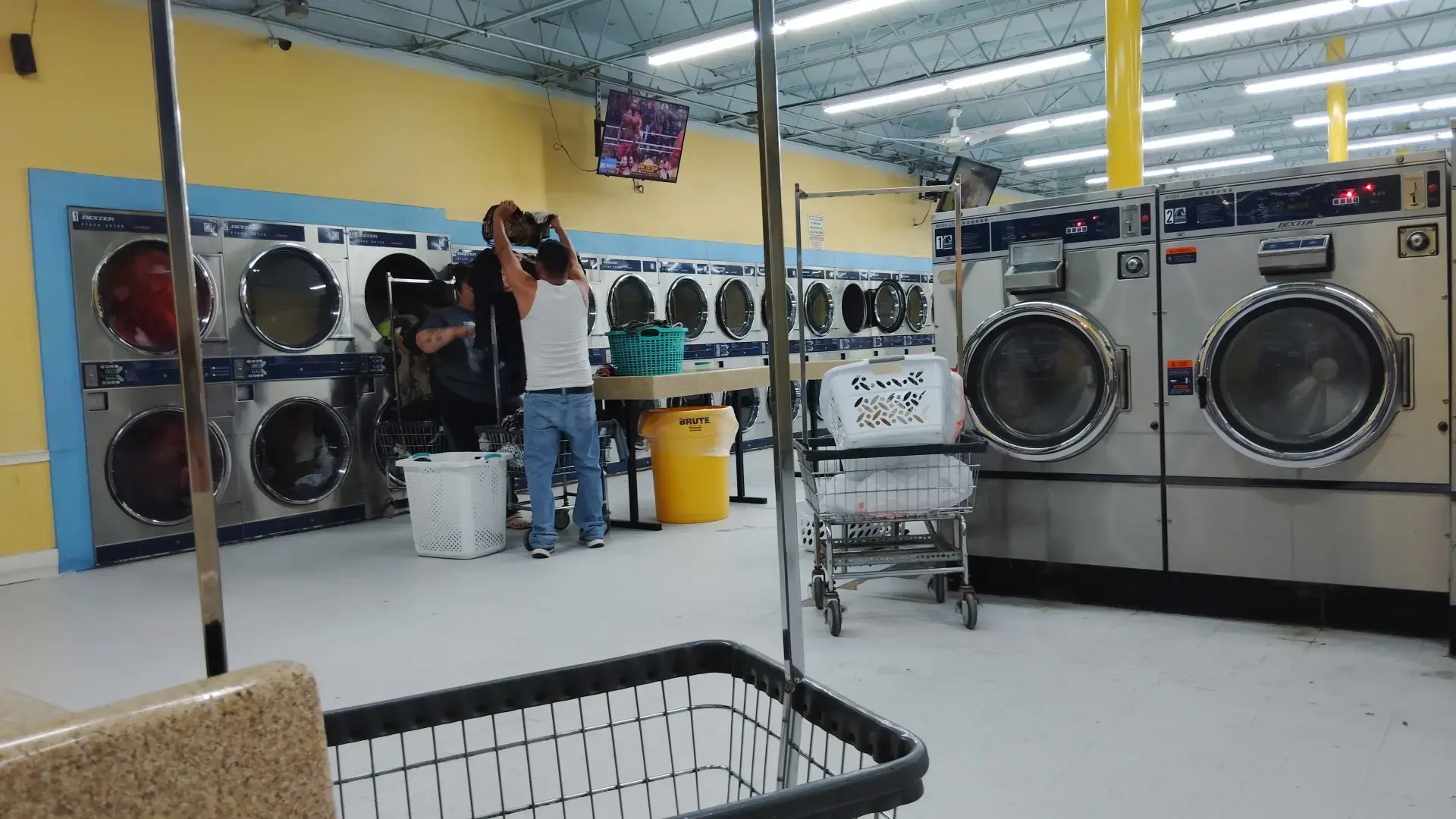 Select Coin Laundry - Image 3