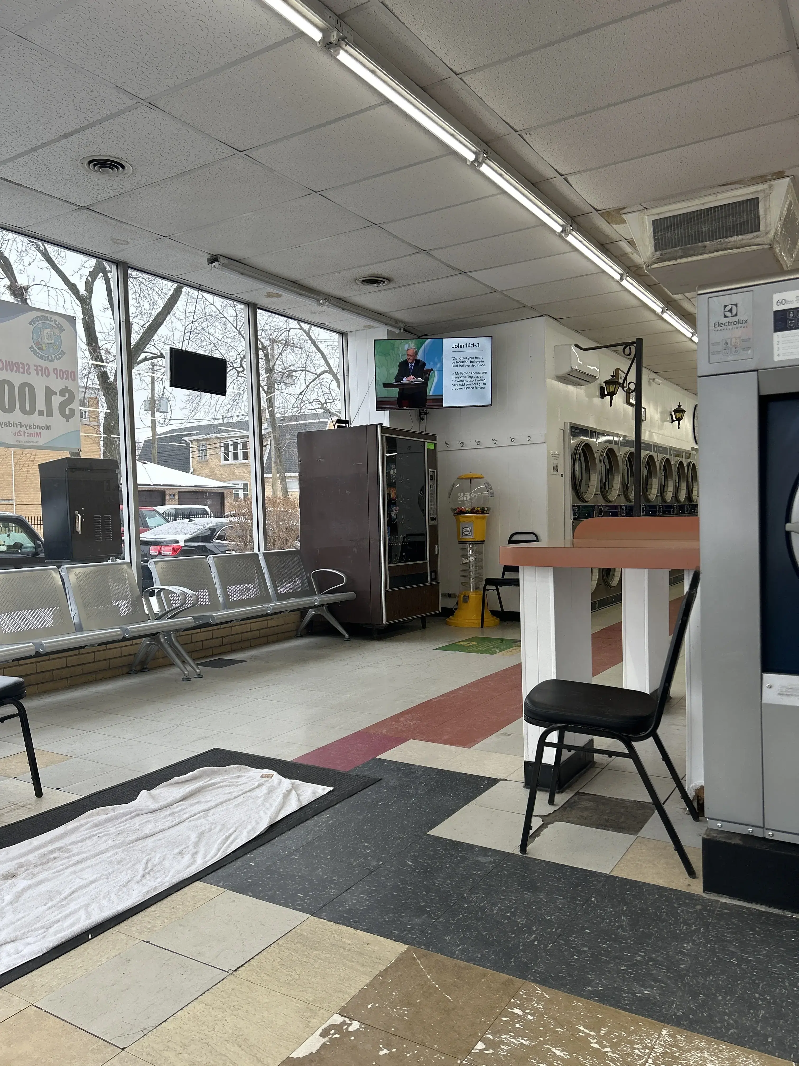 Self-Laundry / Coin Laundry thumbnail 17