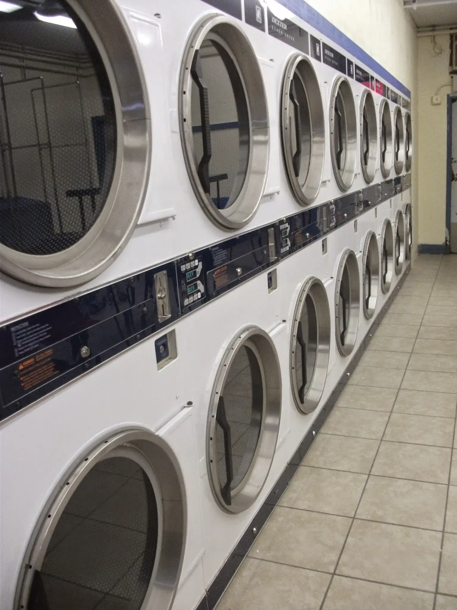 Self-Service Laundromat Highland Ave - Image 10