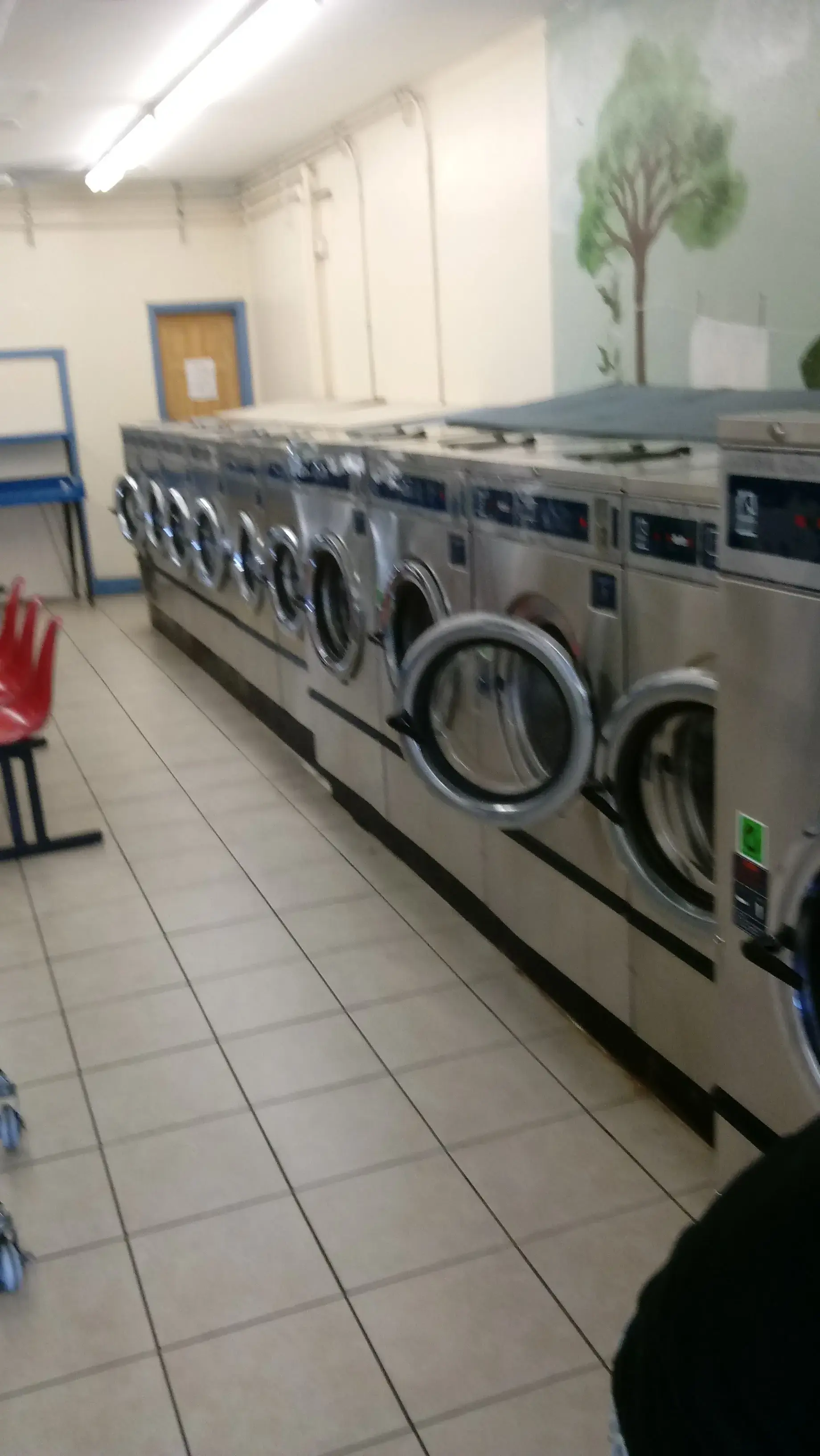 Self-Service Laundromat Highland Ave thumbnail 11