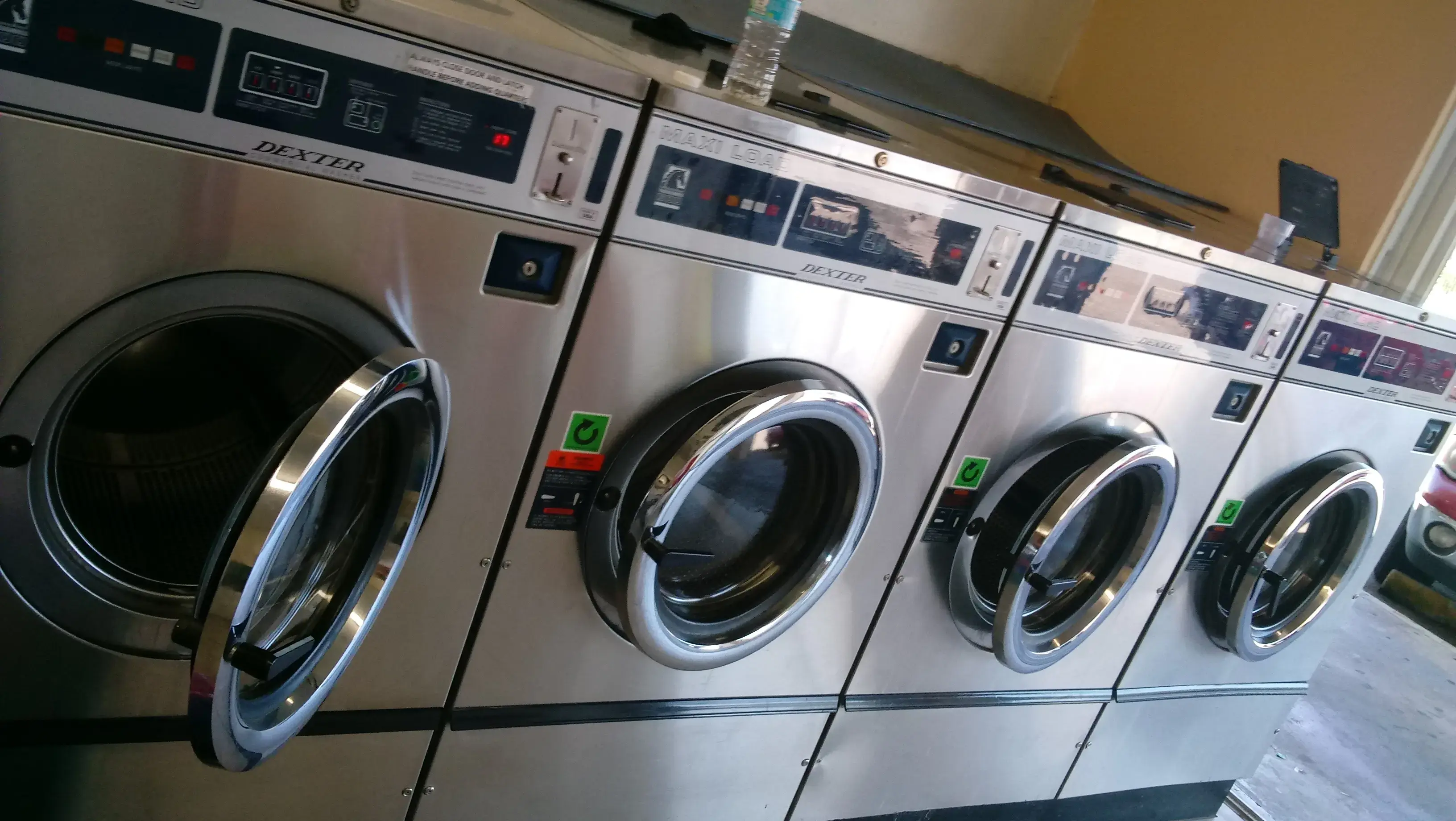 Self-Service Laundromat Highland Ave - Image 12