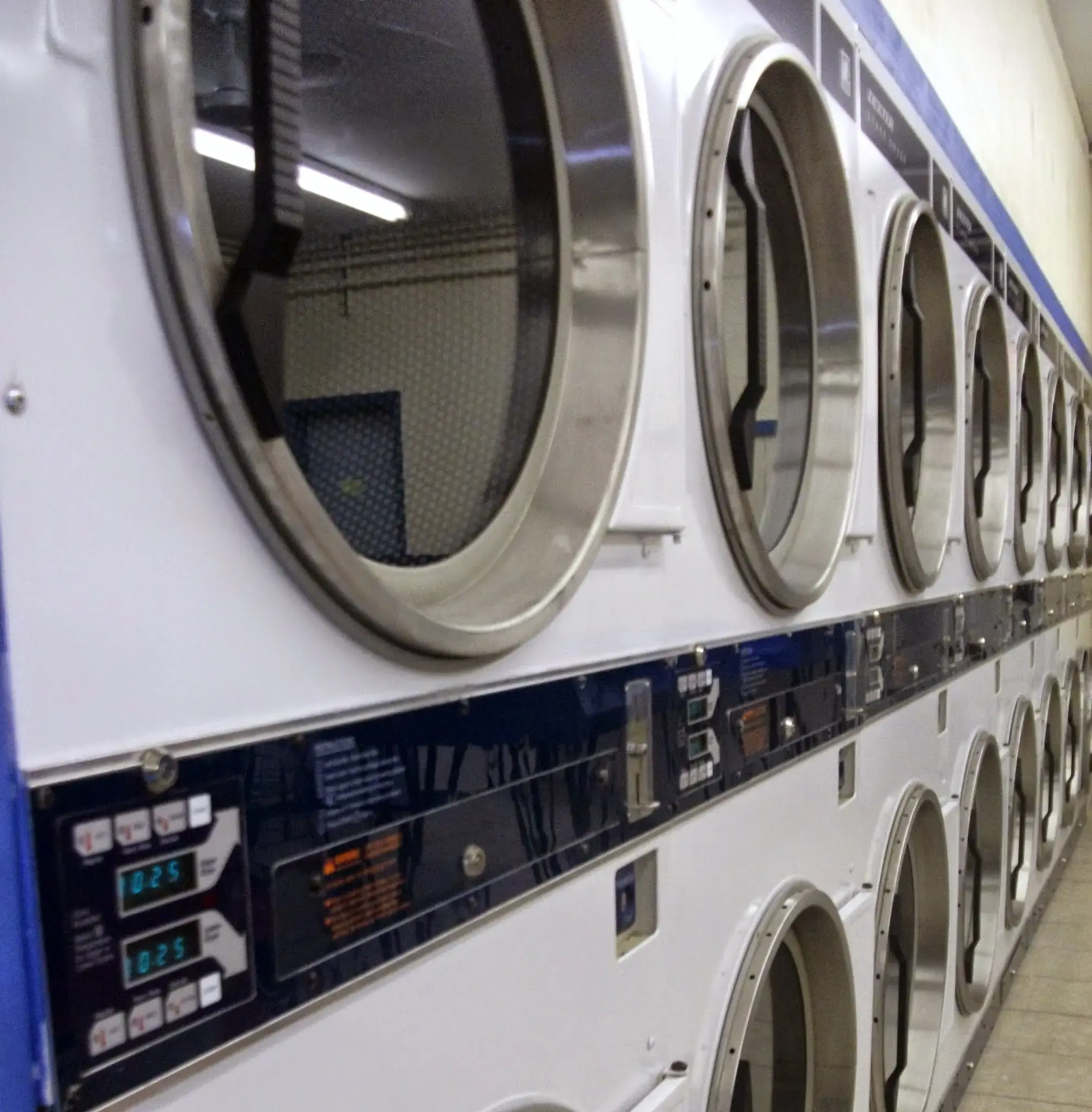 Self-Service Laundromat Highland Ave thumbnail 4
