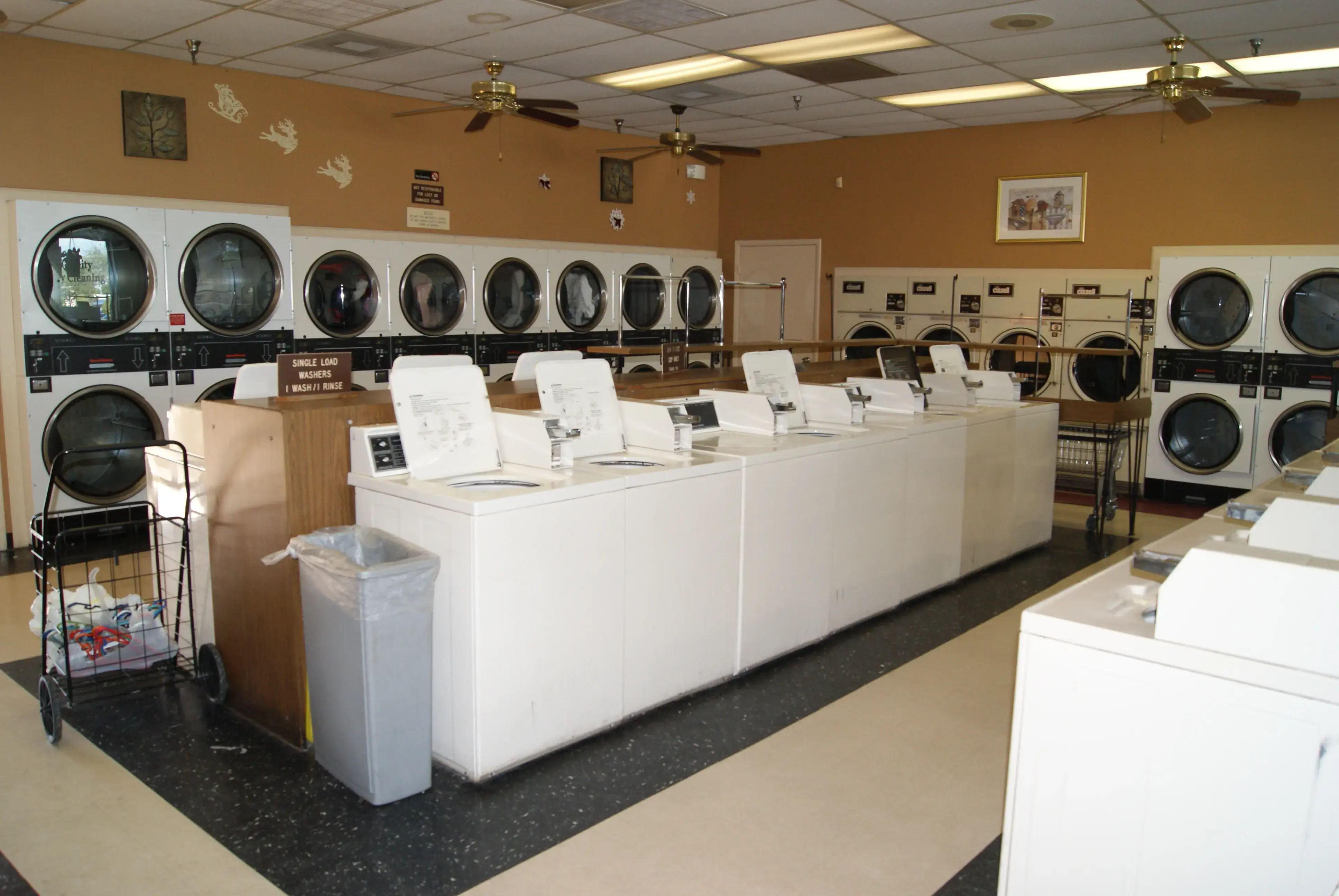 Seminole Center Laundromat thumbnail 14