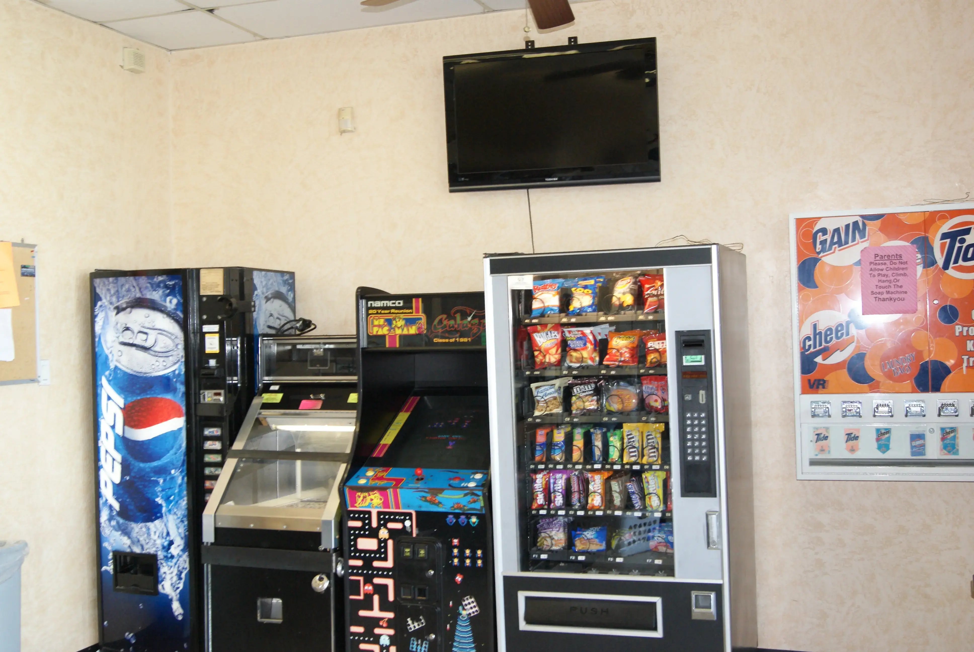Seminole Center Laundromat - Image 7
