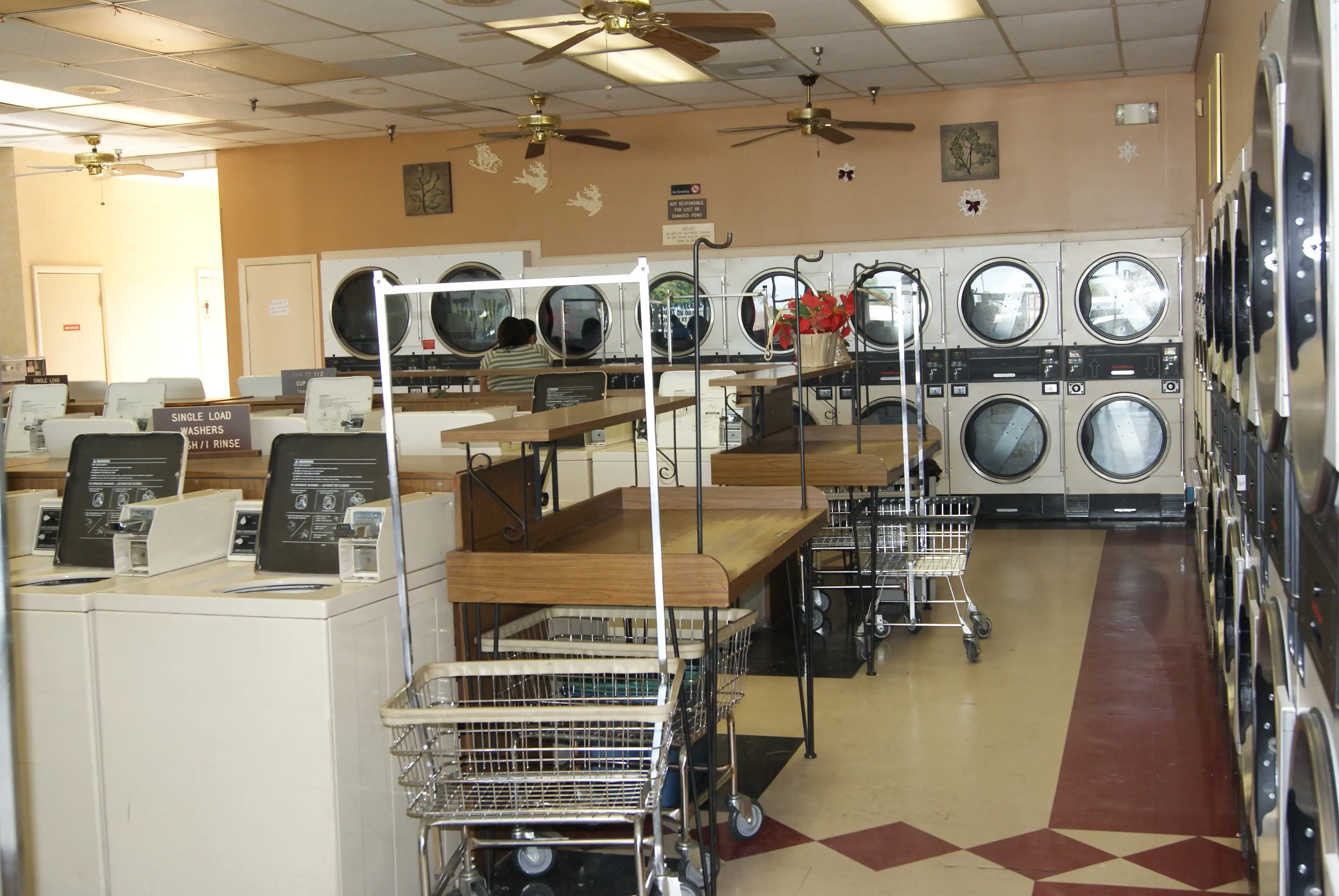 Seminole Center Laundromat - Image 5