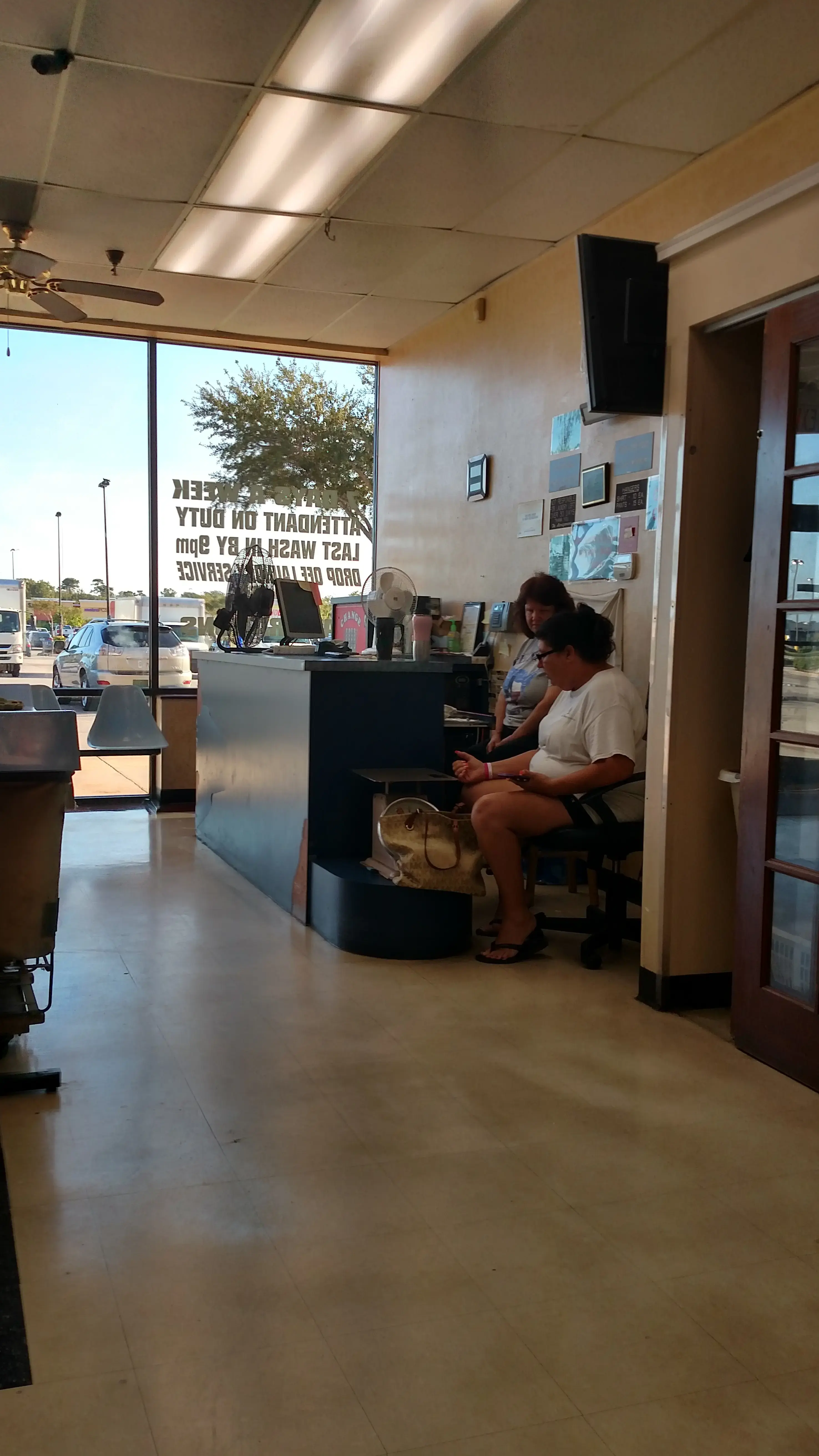 Seminole Center Laundromat thumbnail 9