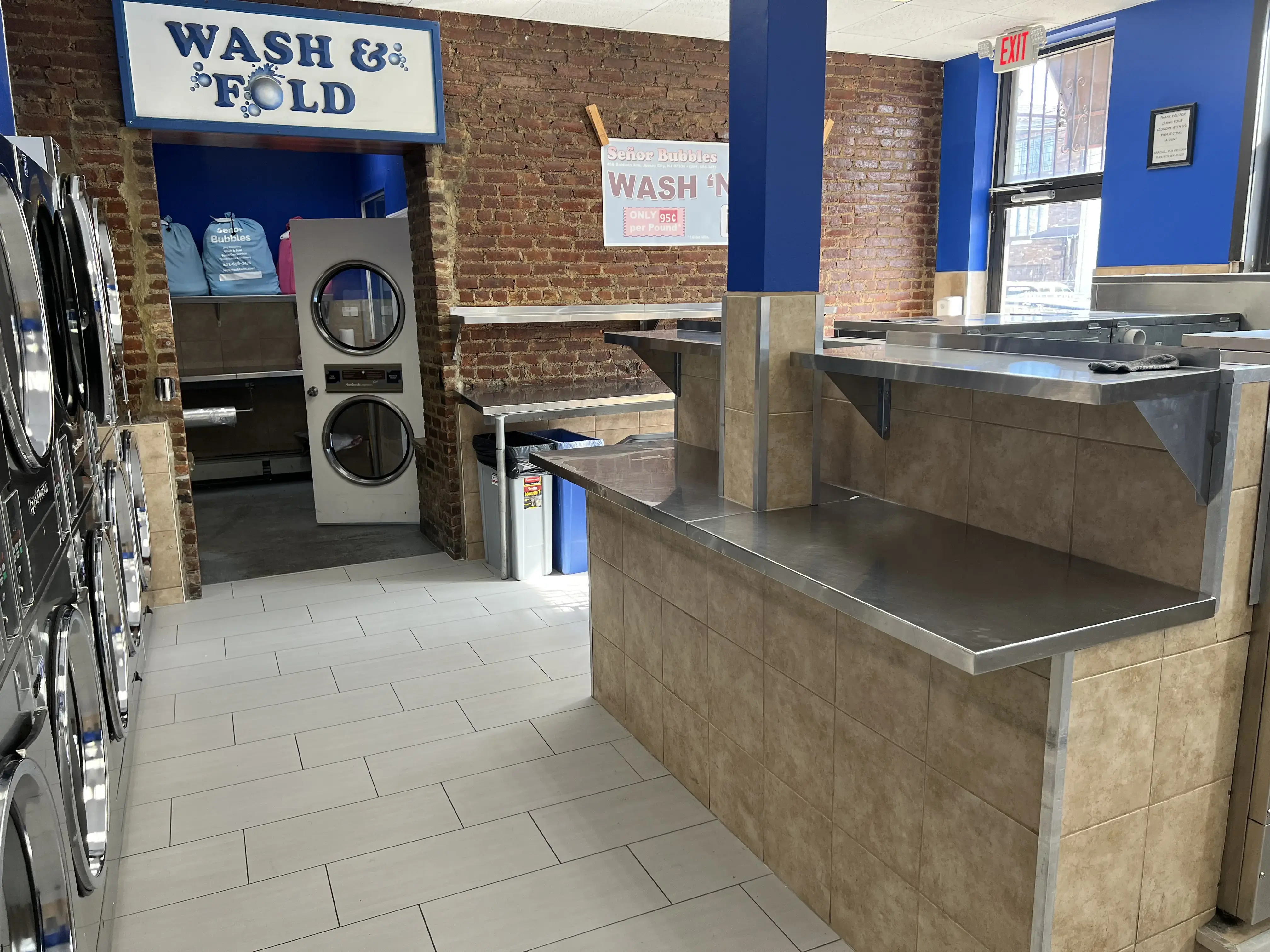 Señor Bubbles Laundromat - Image 15