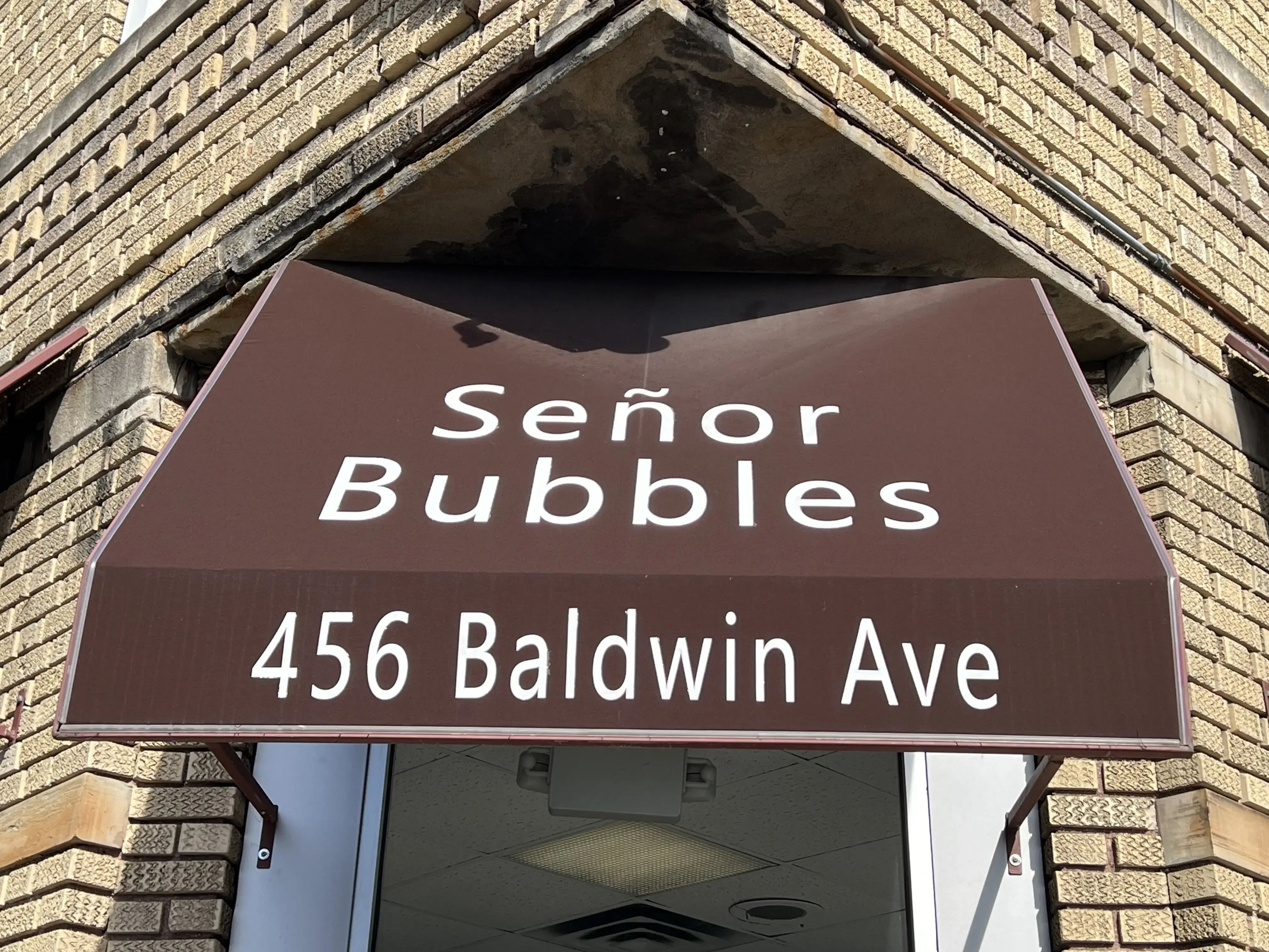 Señor Bubbles Laundromat thumbnail 19