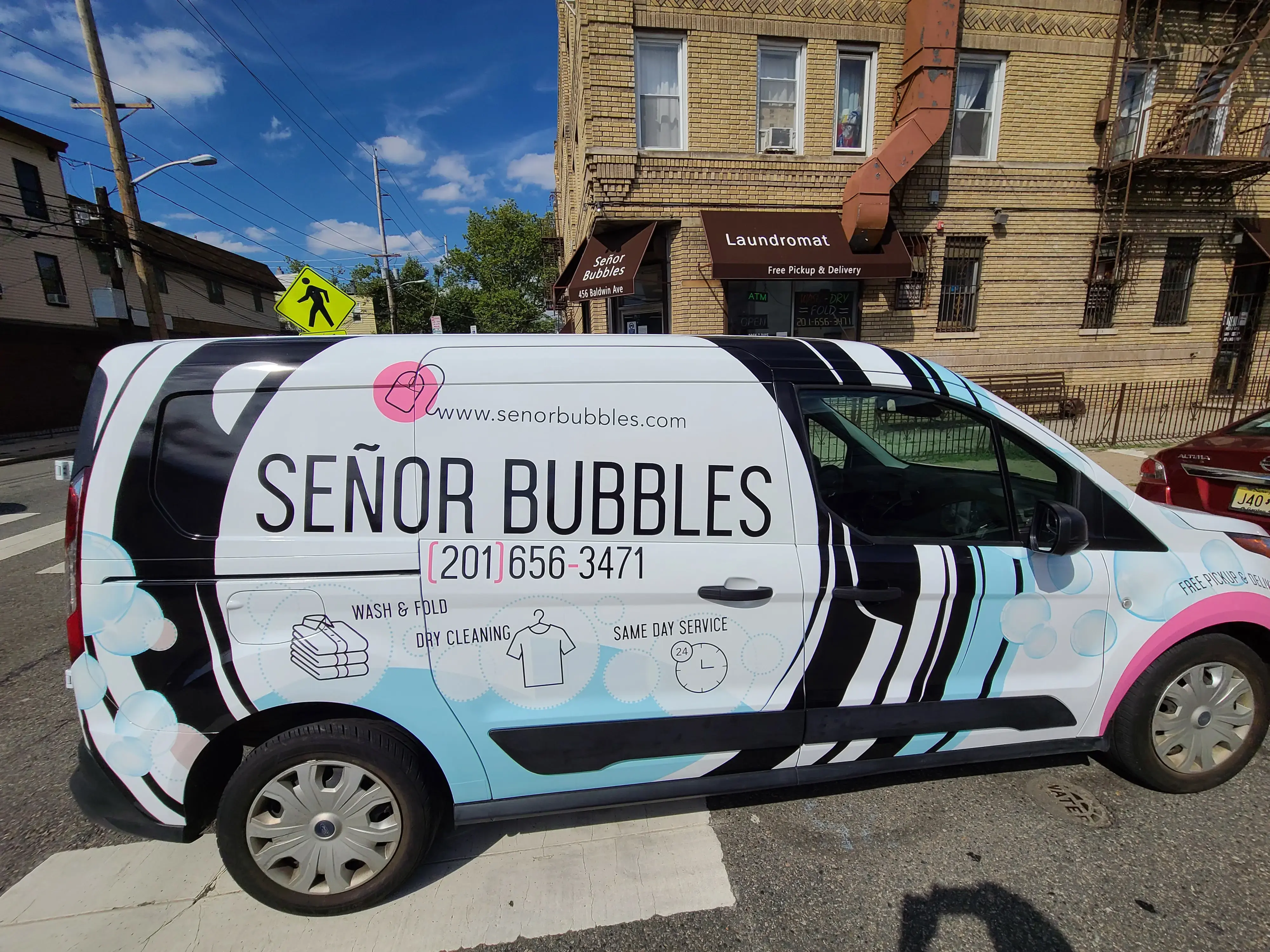 Señor Bubbles Laundromat - Image 2