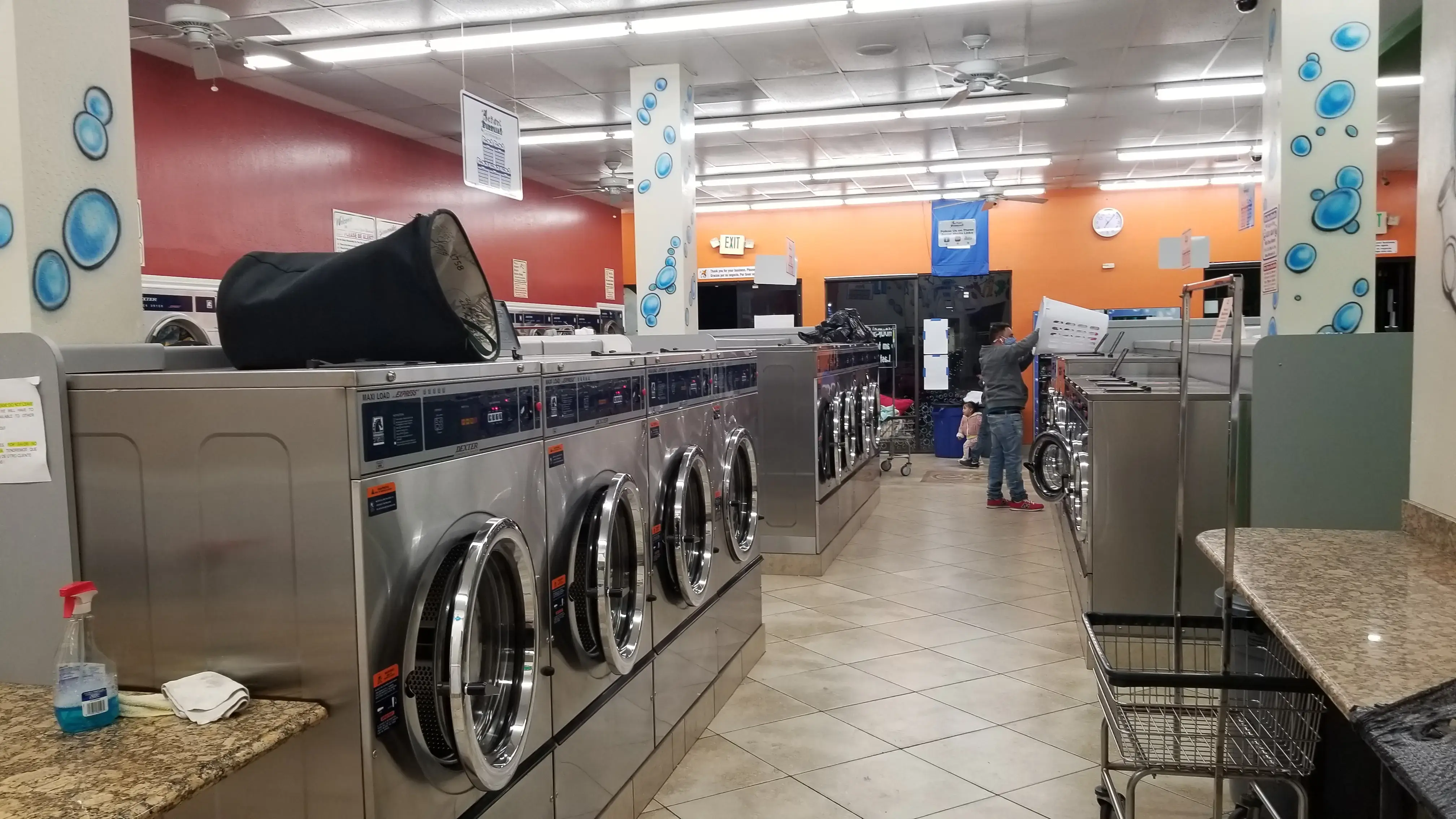 Señor Burbujas Laundromat - Image 1
