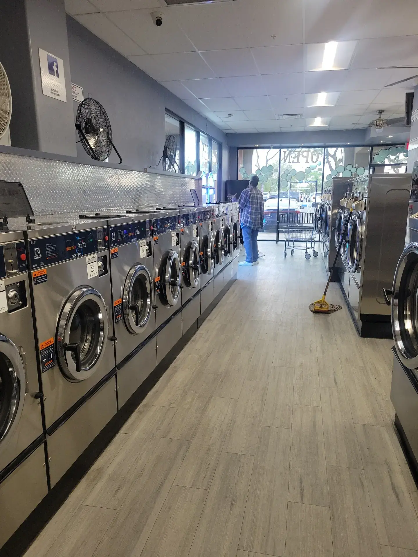Sequoia Laundromat + Wash & Fold Laundry Co. thumbnail 2