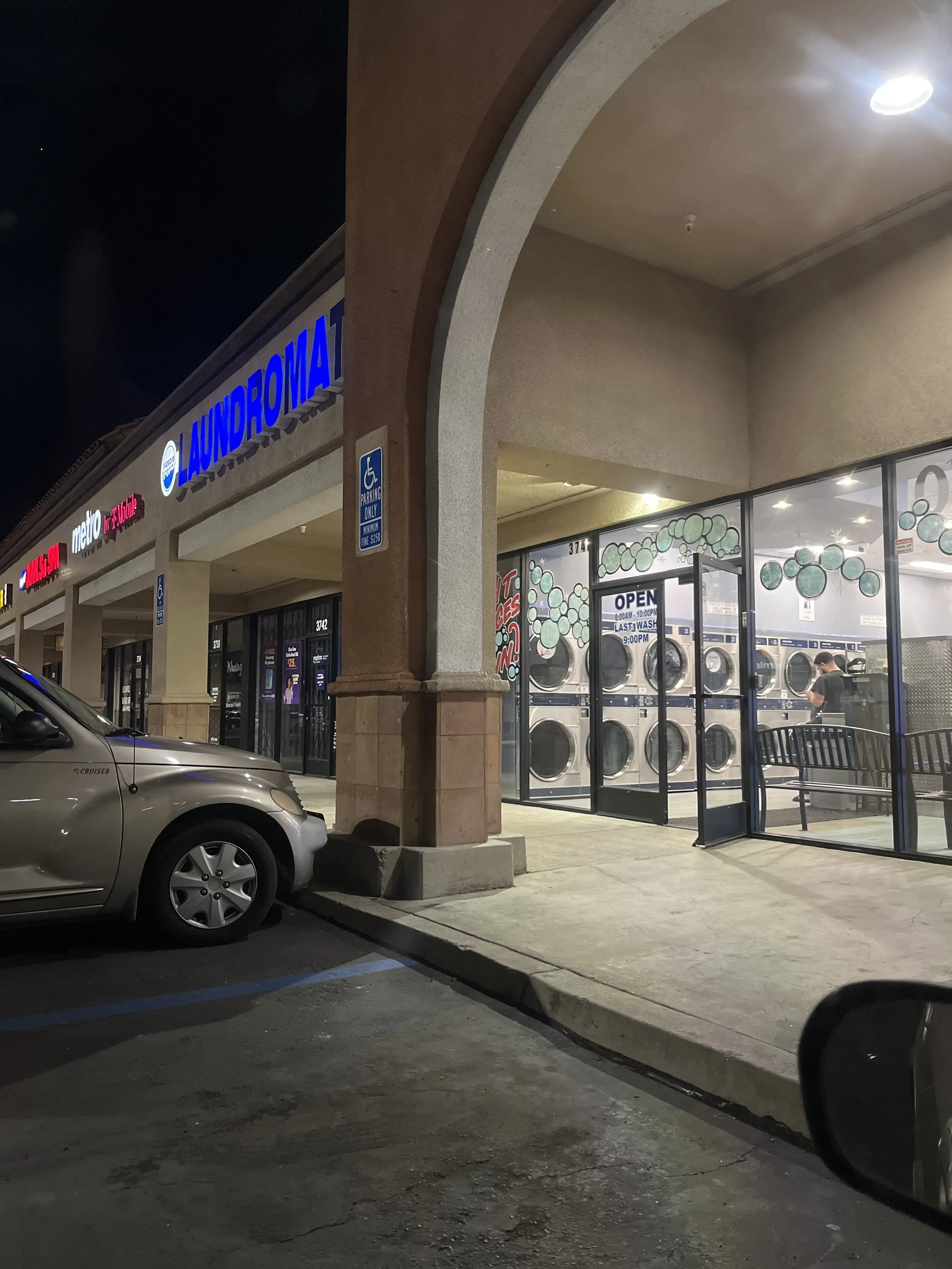 Sequoia Laundromat + Wash & Fold Laundry Co. thumbnail 3