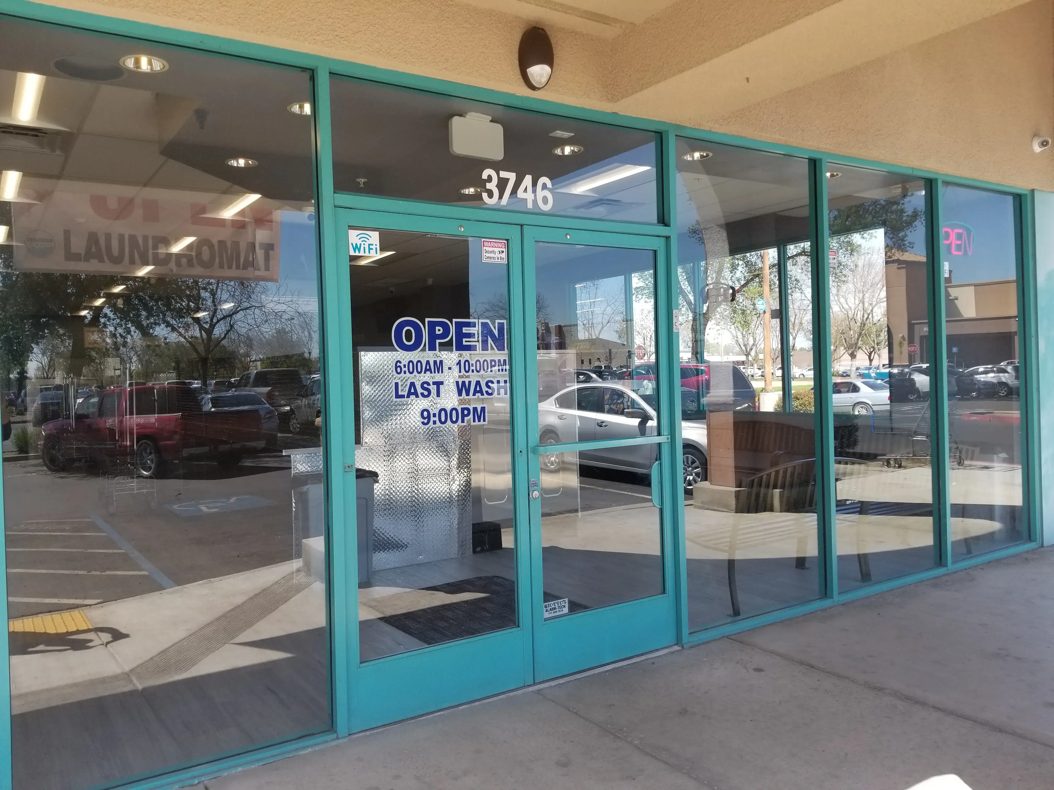Sequoia Laundromat + Wash & Fold Laundry Co. thumbnail 5