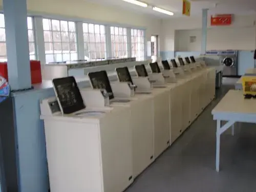 Seymore Drive Coin Laundry - Image 4