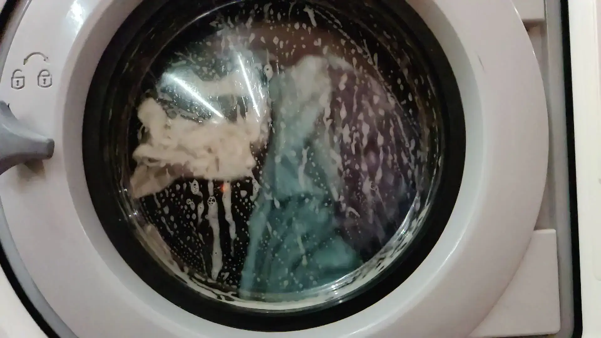 SF Laundromat - Image 2