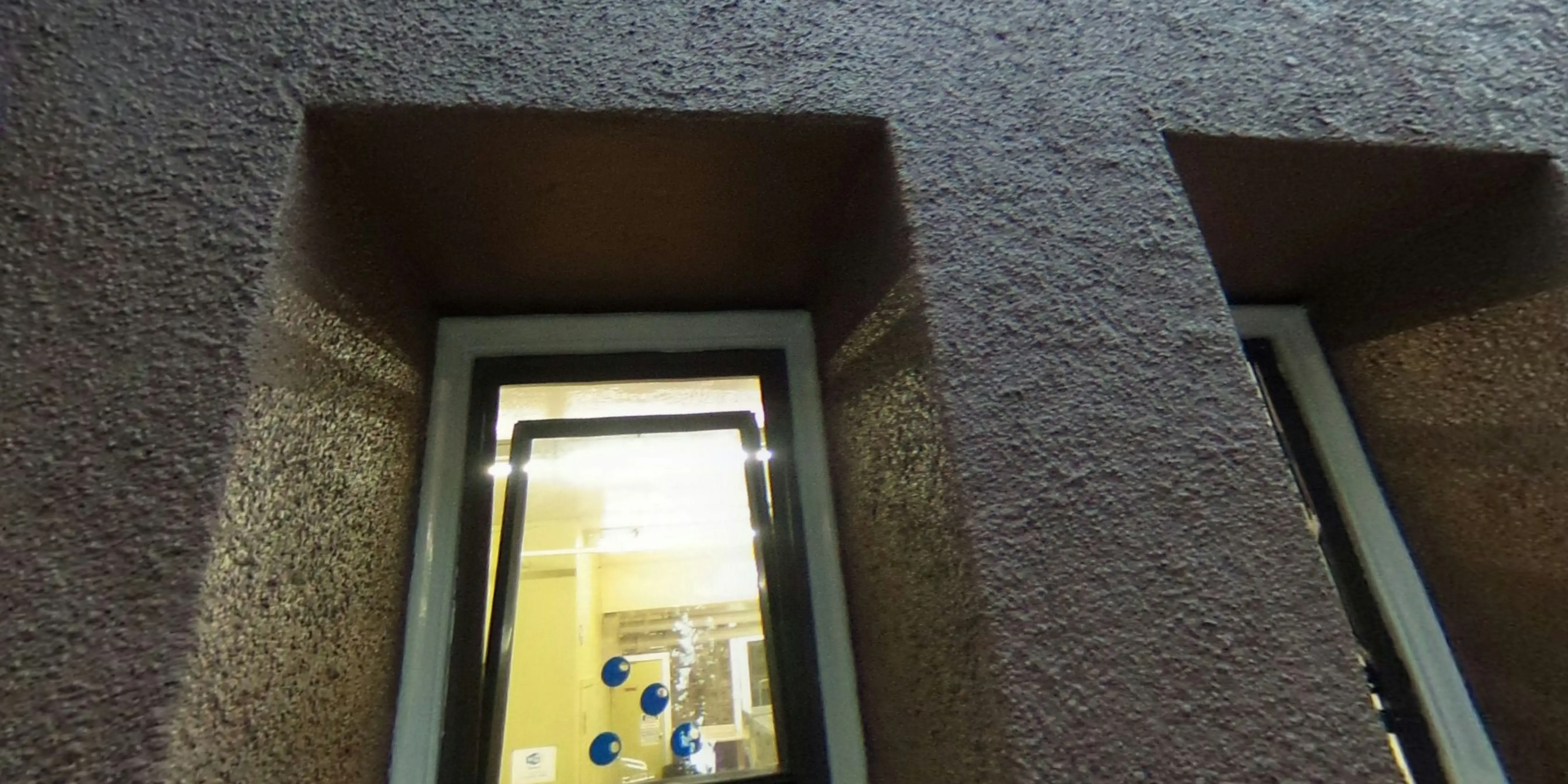 SF Laundromat thumbnail 16