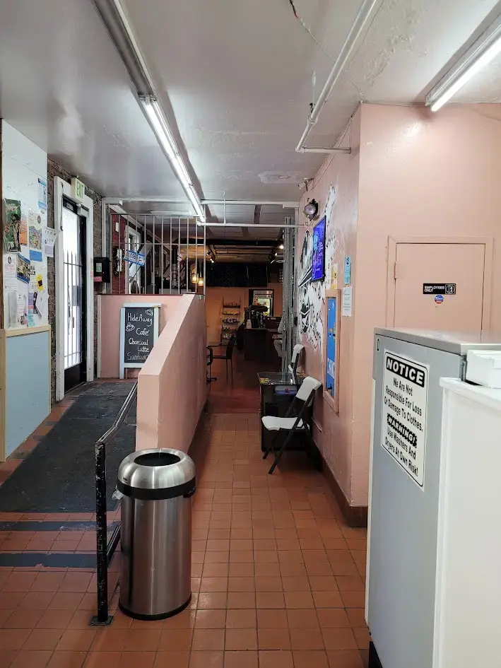 SF Laundromat thumbnail 11