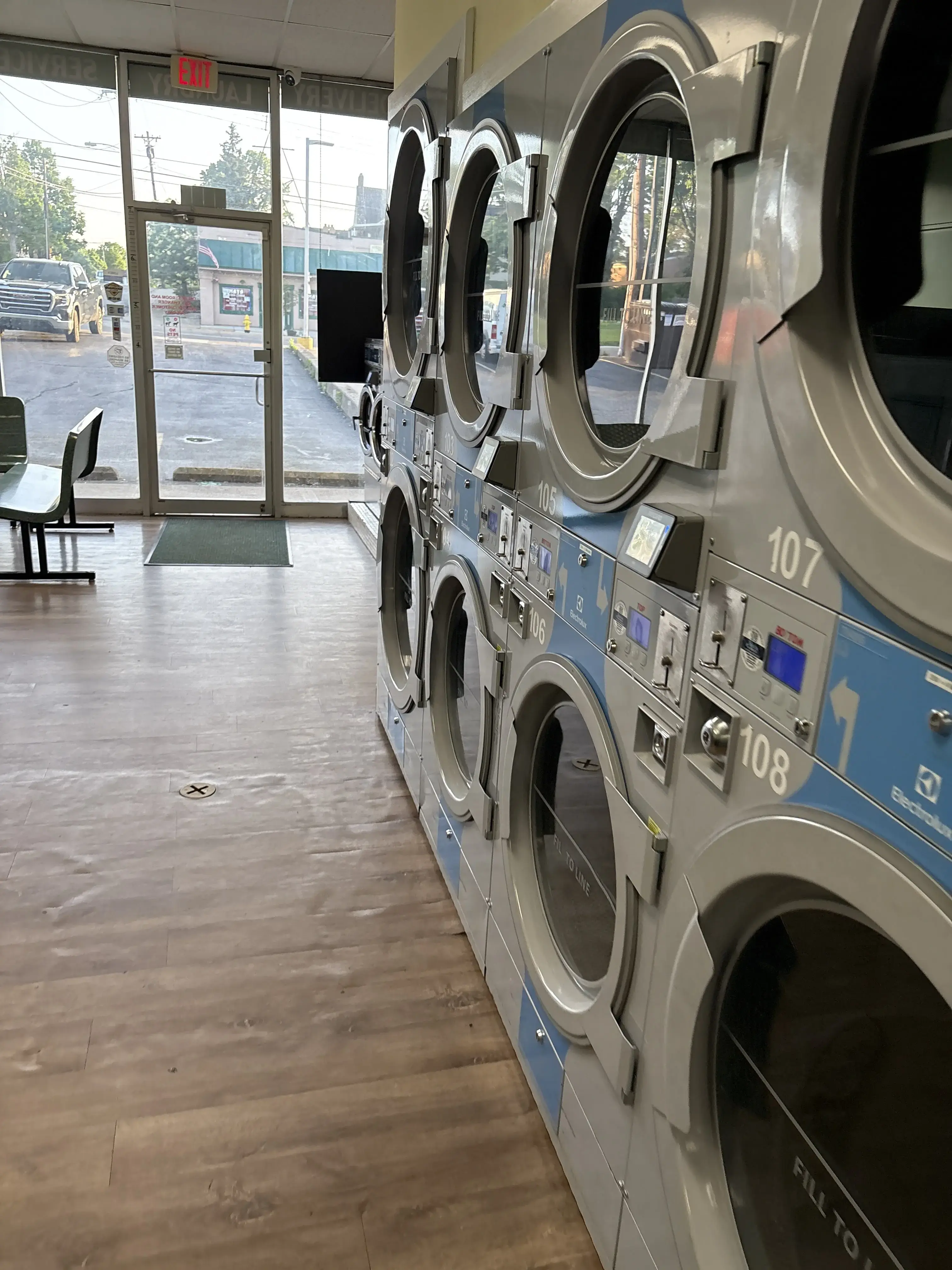 Shamrock Coin Laundry thumbnail 10